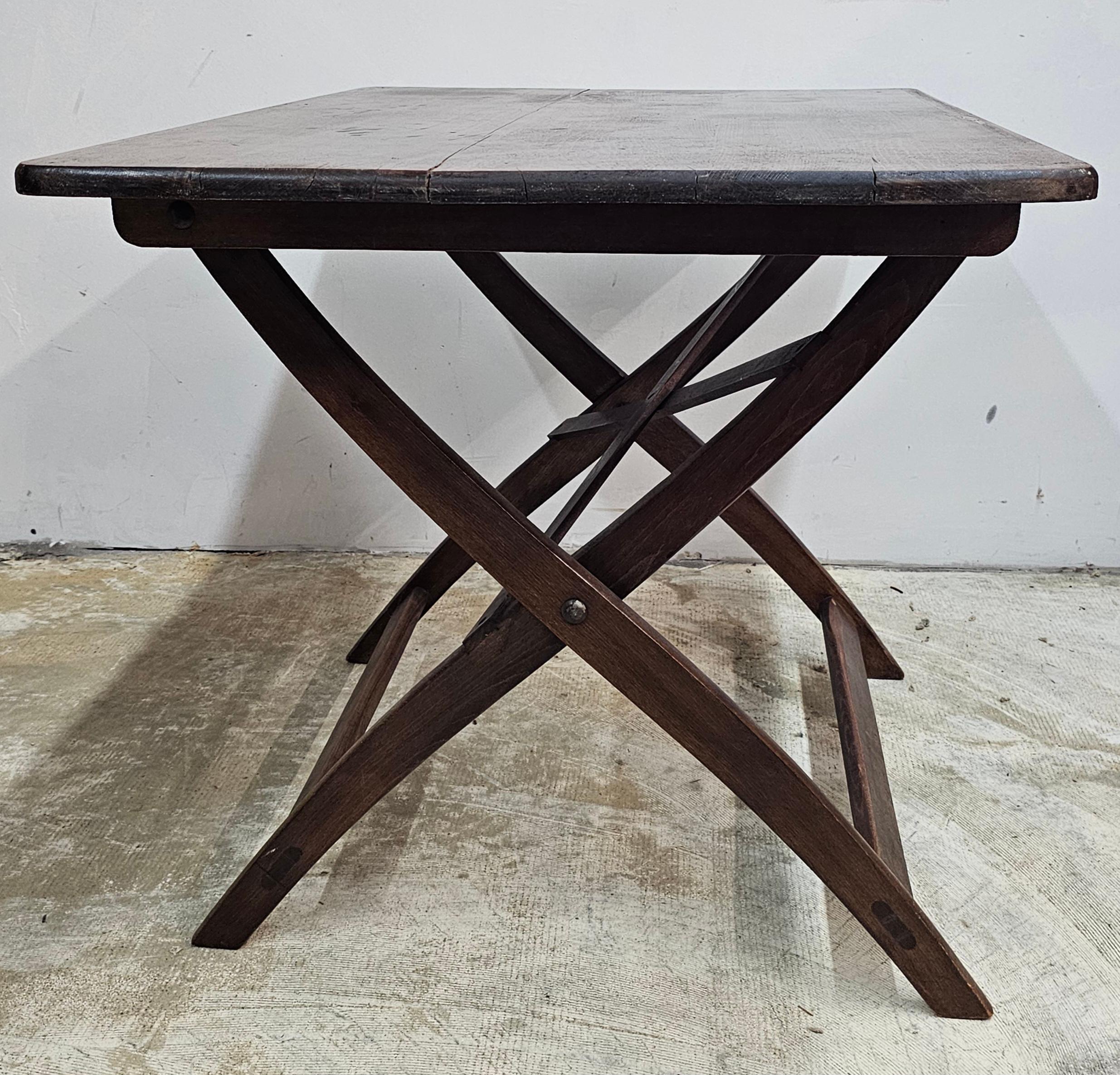 Neather Early American Style - Tavolo da allenamento occasionale pieghevole e regolabile in altezza in vendita 1