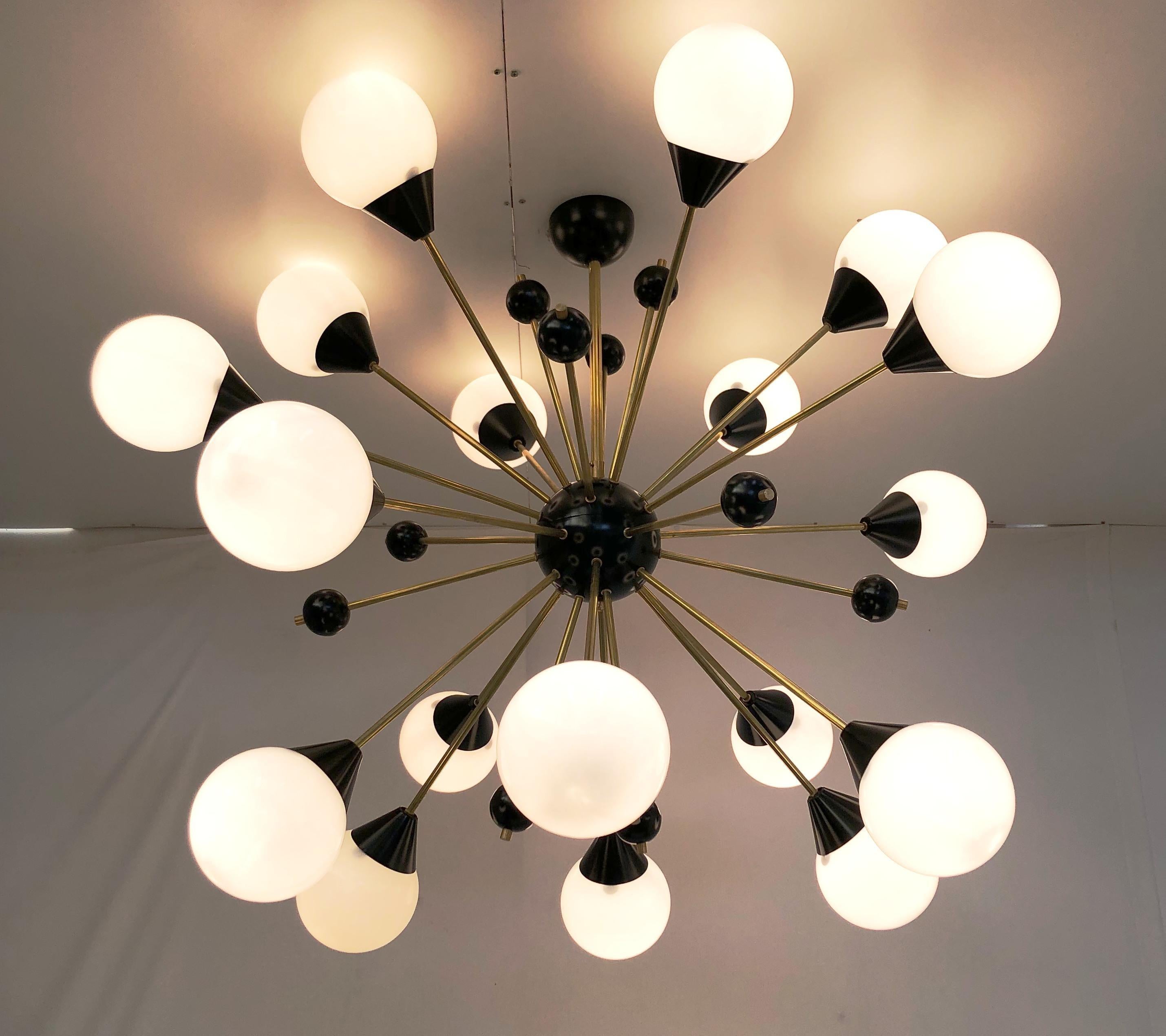 Lampadario Nebula Sputnik di Fabio Ltd In condizioni Nuovo in vendita a Los Angeles, CA