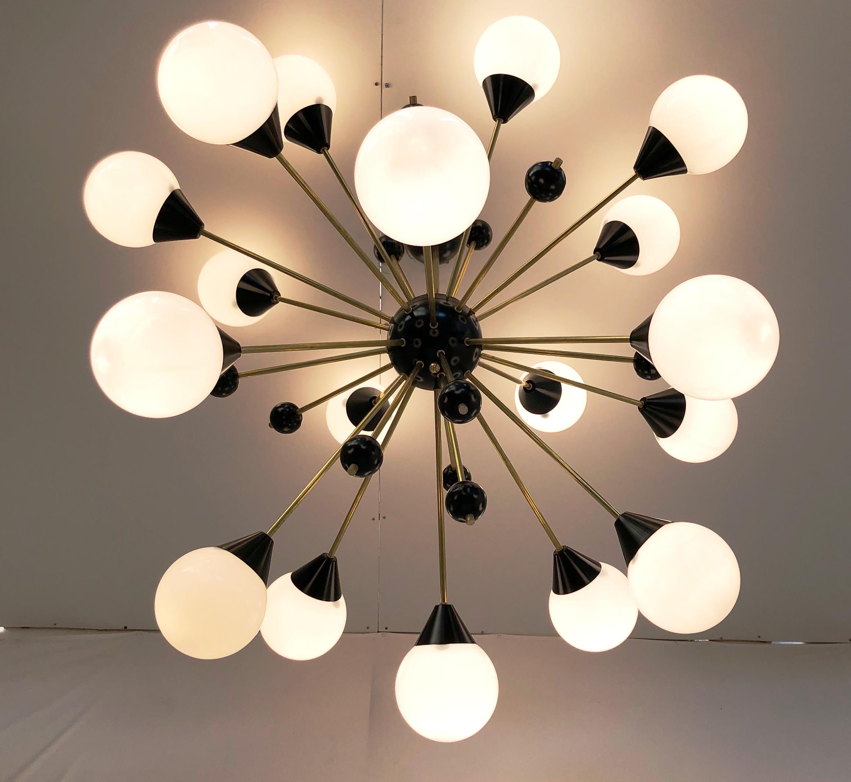 Ottone Lampadario Nebula Sputnik di Fabio Ltd in vendita