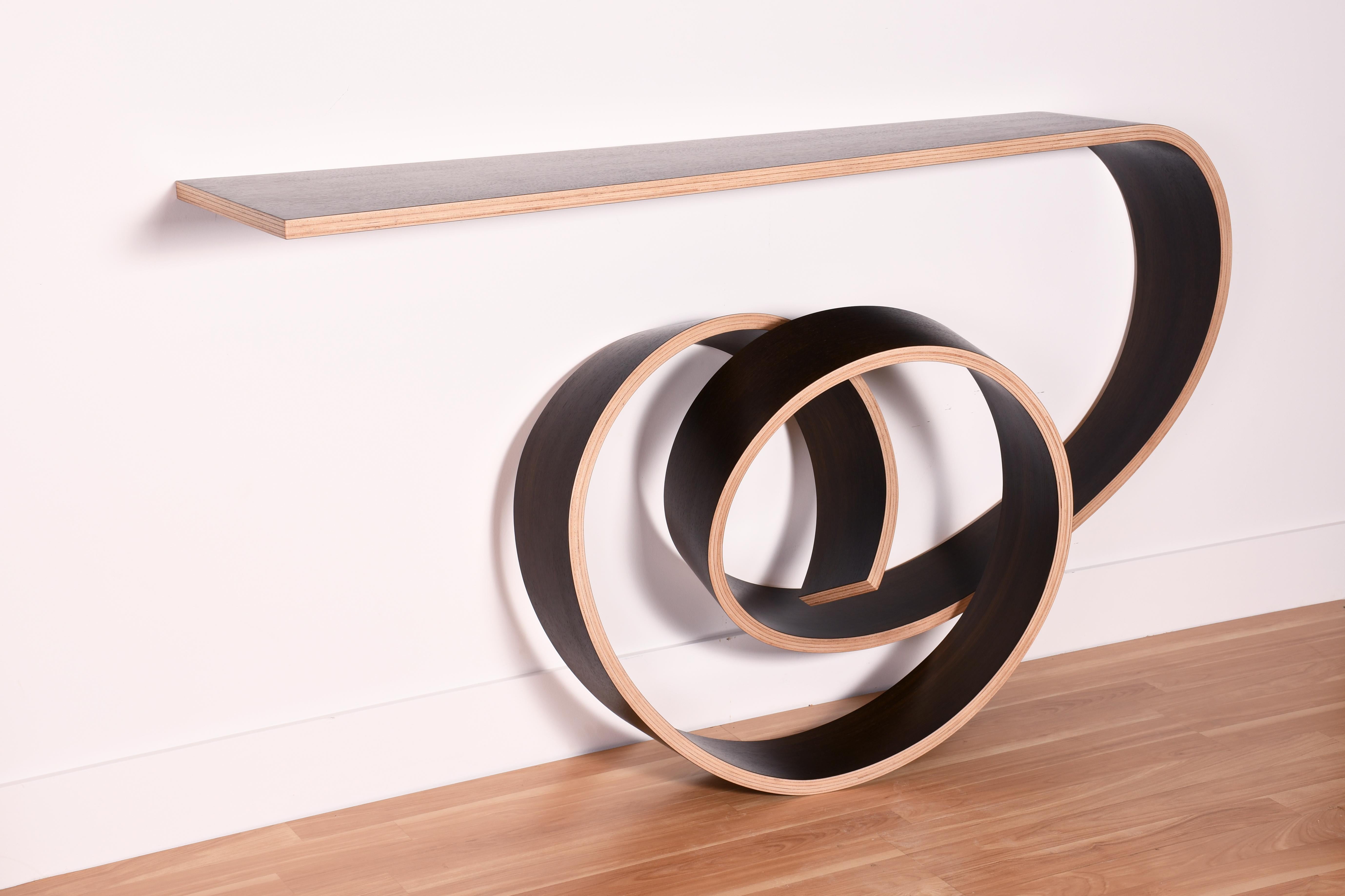 This extraordinary console table has been bent into a knotted form, it's the result of many years of research on the technique of bent lamination. It's one of my best selling pieces since a few years now, I've made several ones with different woods