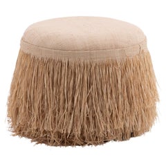 Neca Abrantes Kariri Pouf - Otomana de paja tejida a mano con diseño étnico moderno
