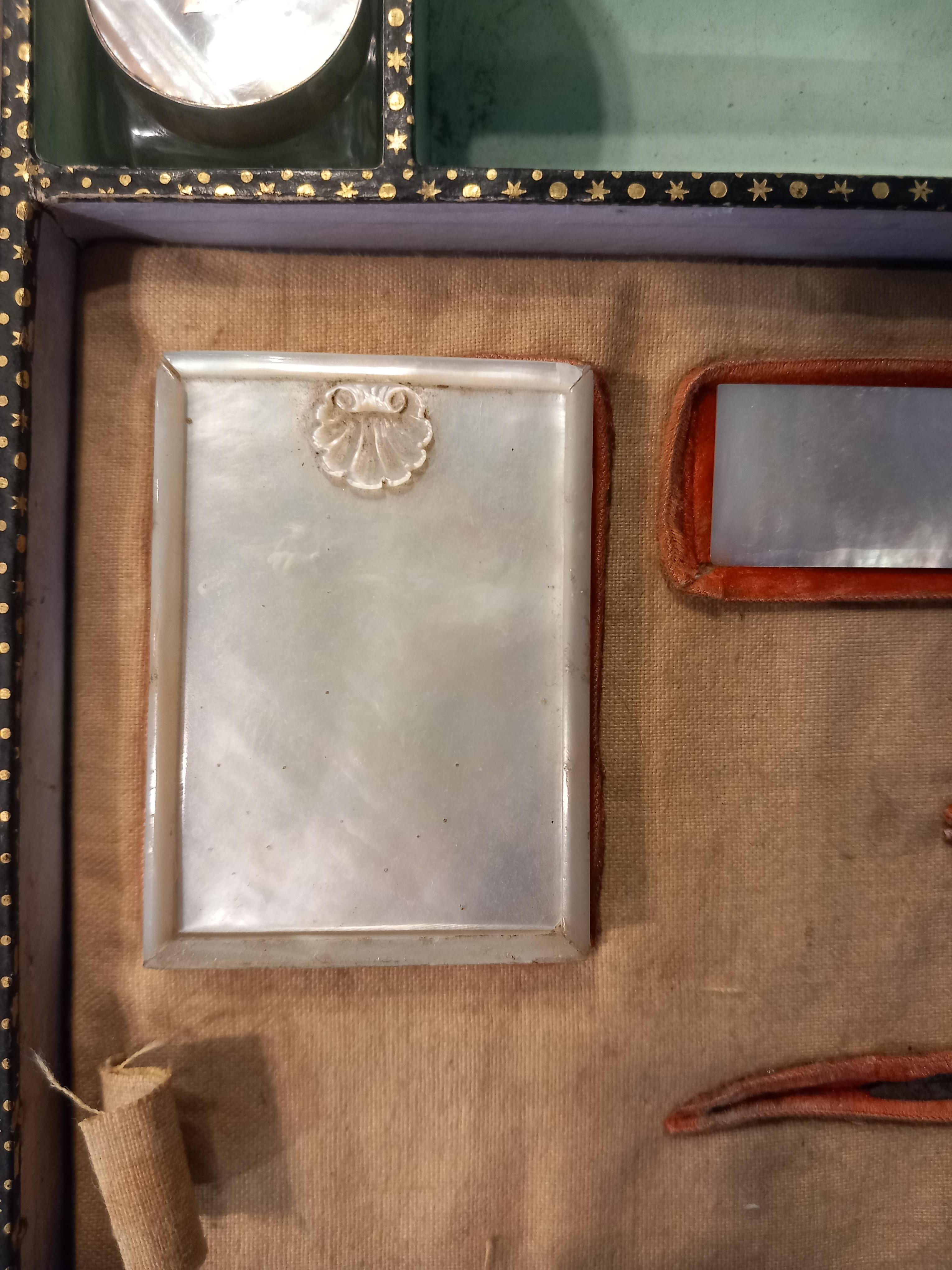 Nécessaire antique 19ème siècle période napoléonienne en vente 5