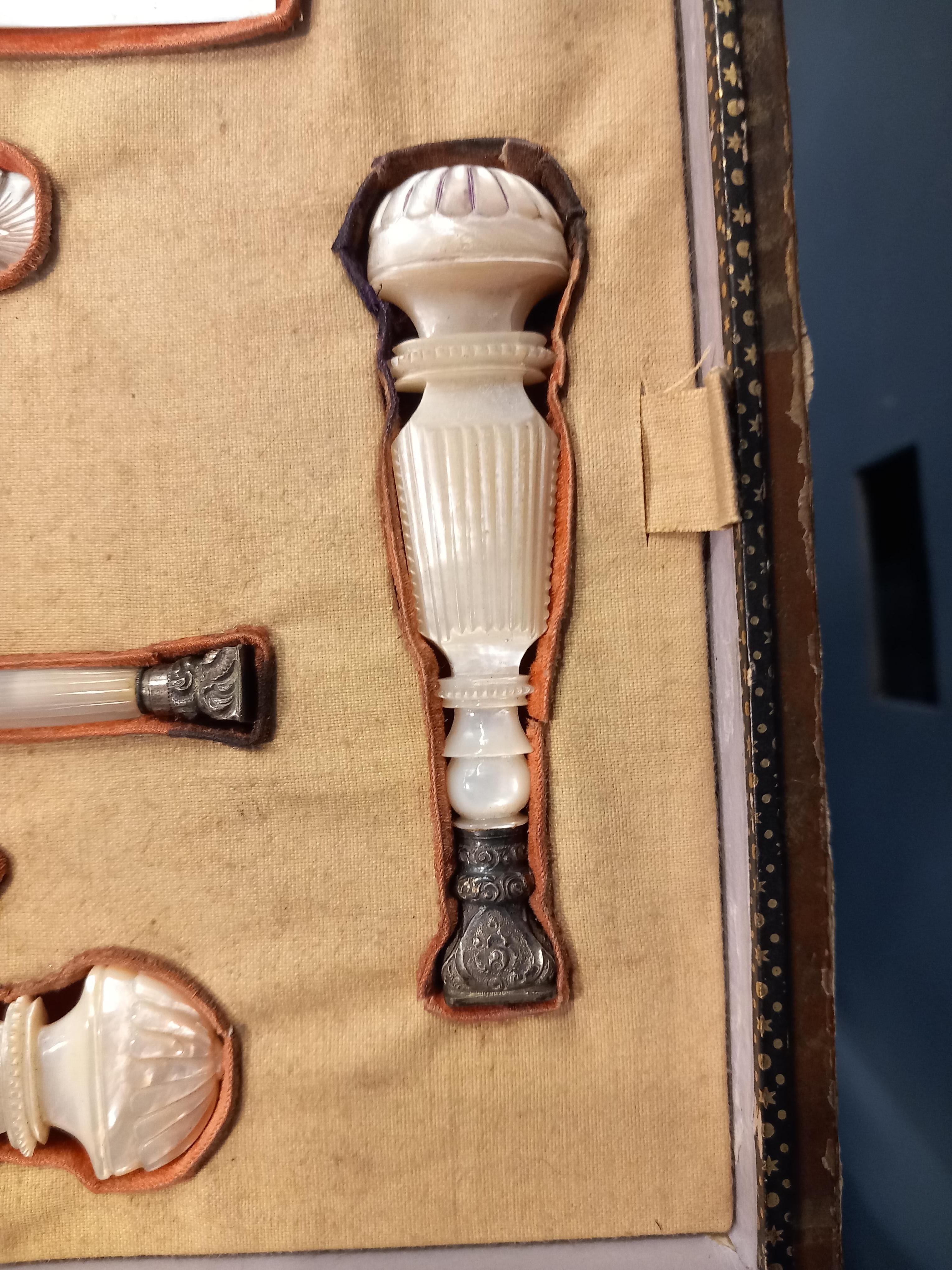 Nécessaire antique 19ème siècle période napoléonienne en vente 9