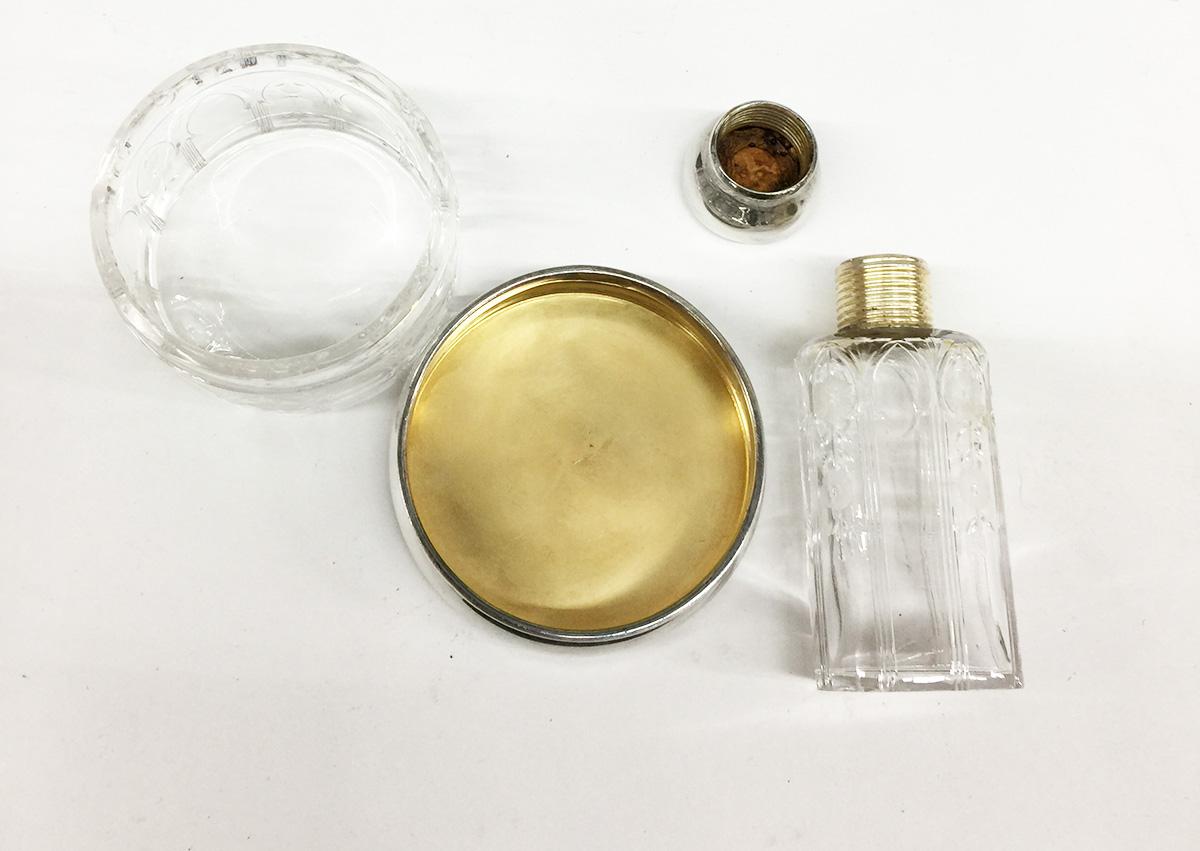English necessaire travel case with silver interior by William Neale & Son, 1924 For Sale 9