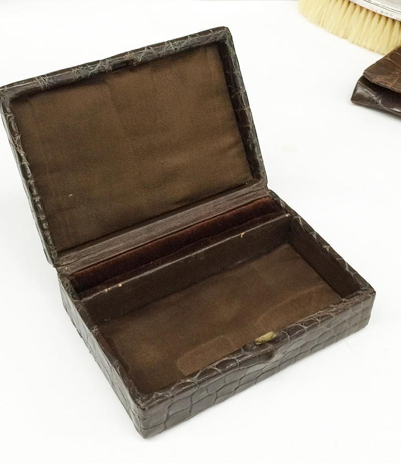 English necessaire travel case with silver interior by William Neale & Son, 1924 For Sale 11