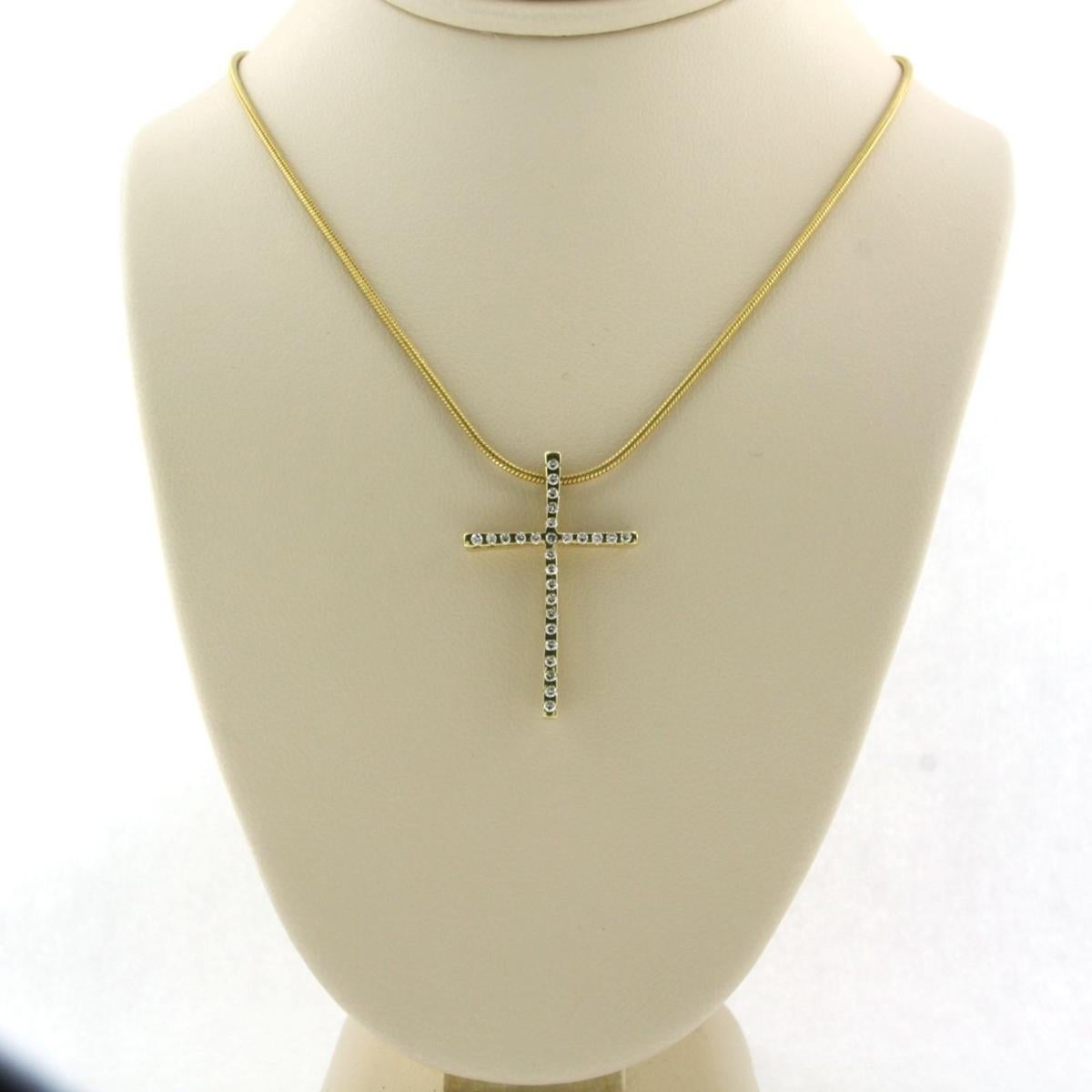 Collier en or jaune 14k avec pendentif serti de diamants taille brillant jusqu'à . 0.27ct - F/G - VS/SI - 45 cm de long

description détaillée

la longueur du collier est de 45 cm

la taille du pendentif est de 2,6 cm de long par 1,7 cm de