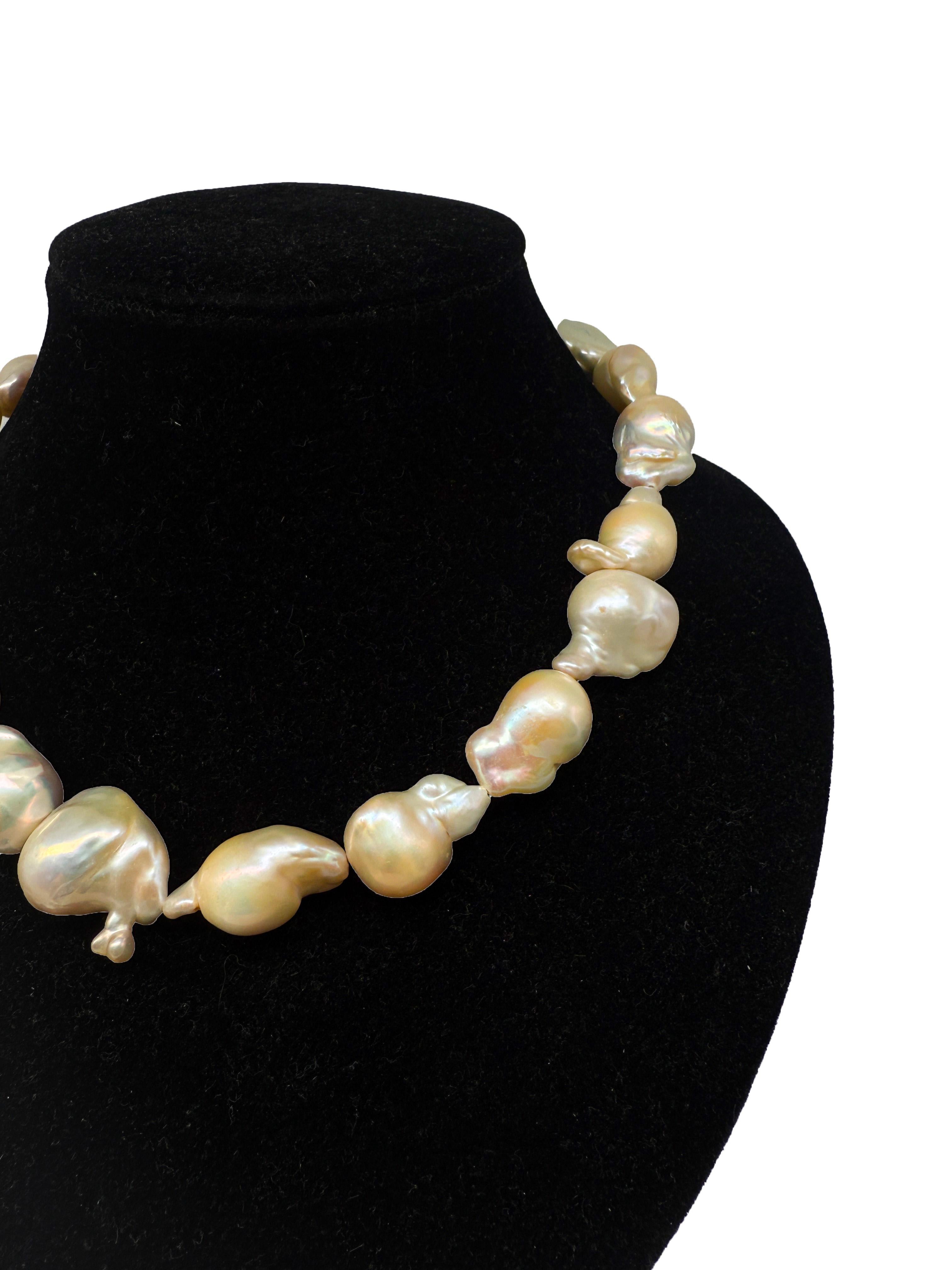 Round Cut Necklace 18K Yellow Gold with Pearls For Sale