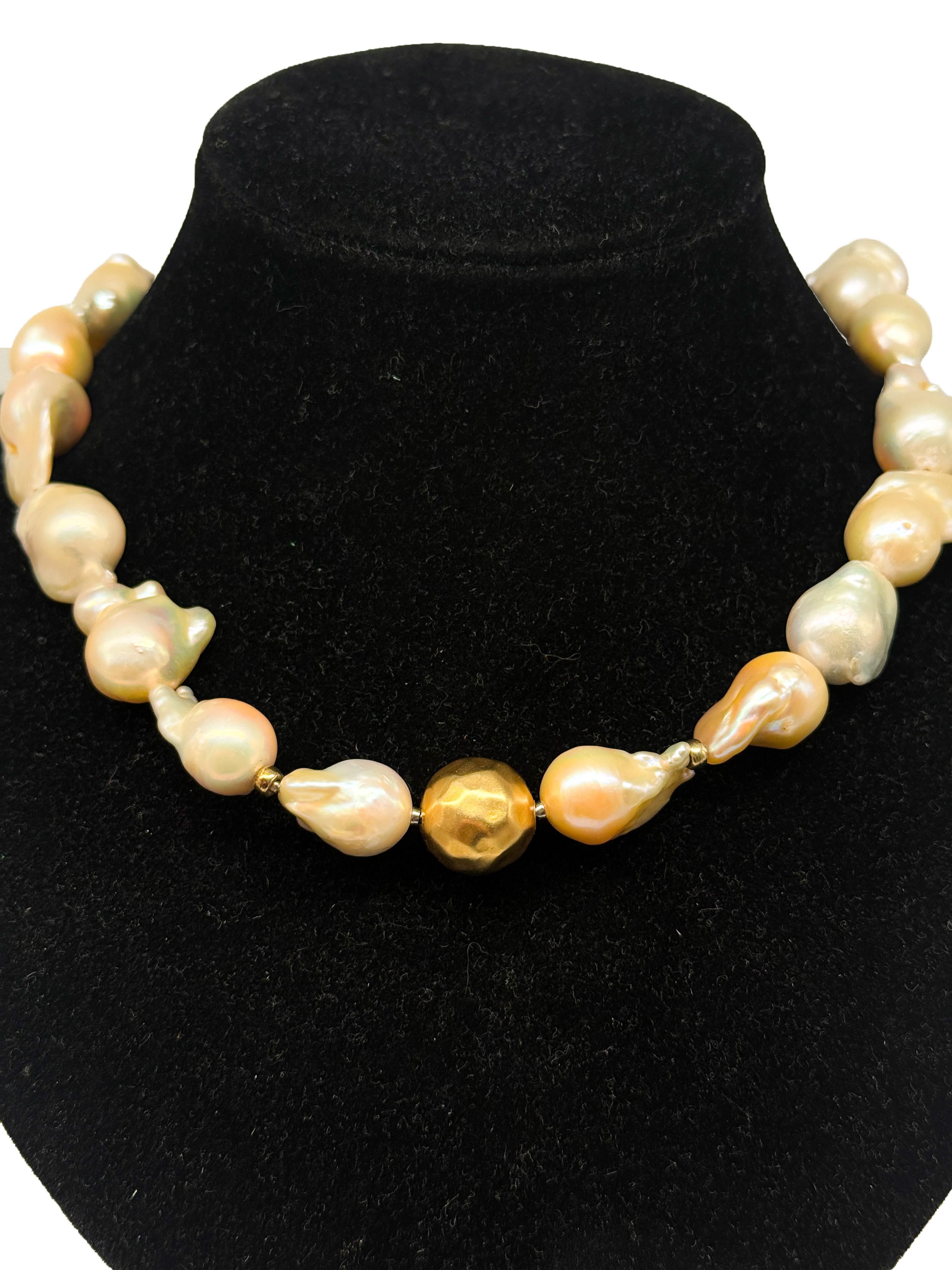Women's Necklace 18K Yellow Gold with Pearls For Sale