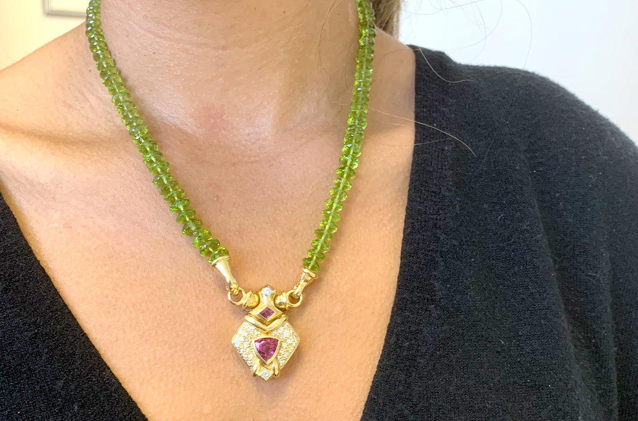 Contemporary Necklace 18kt Gold Peridot & Tourmaline For Sale