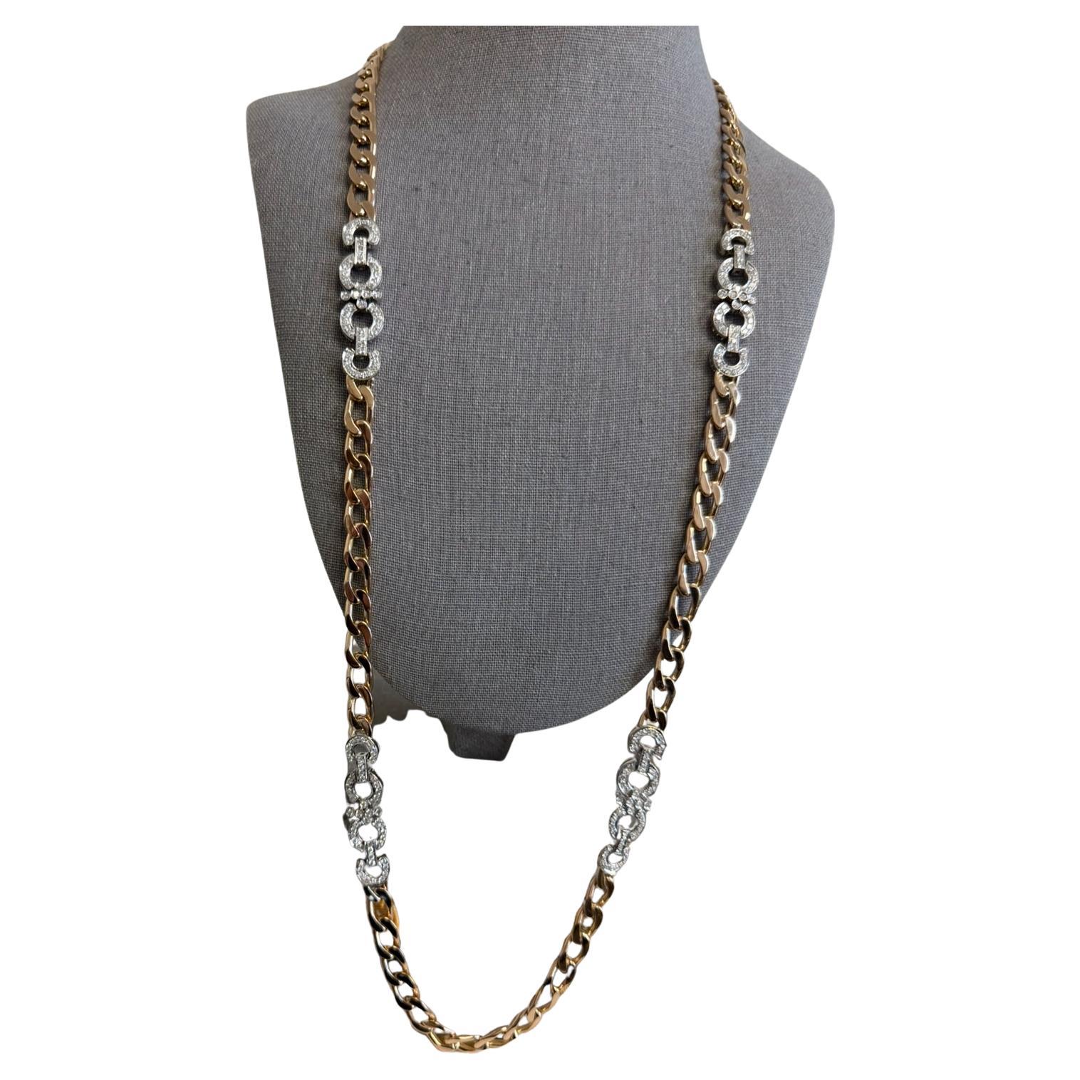 This exquisite link necklace features a stunning array of 240 diamonds totaling 5.30 carats, showcasing an elegant color grade of H and clarity between VS and SI. Crafted in luxurious 18kt rose gold, its graceful design and 33-inch length drape