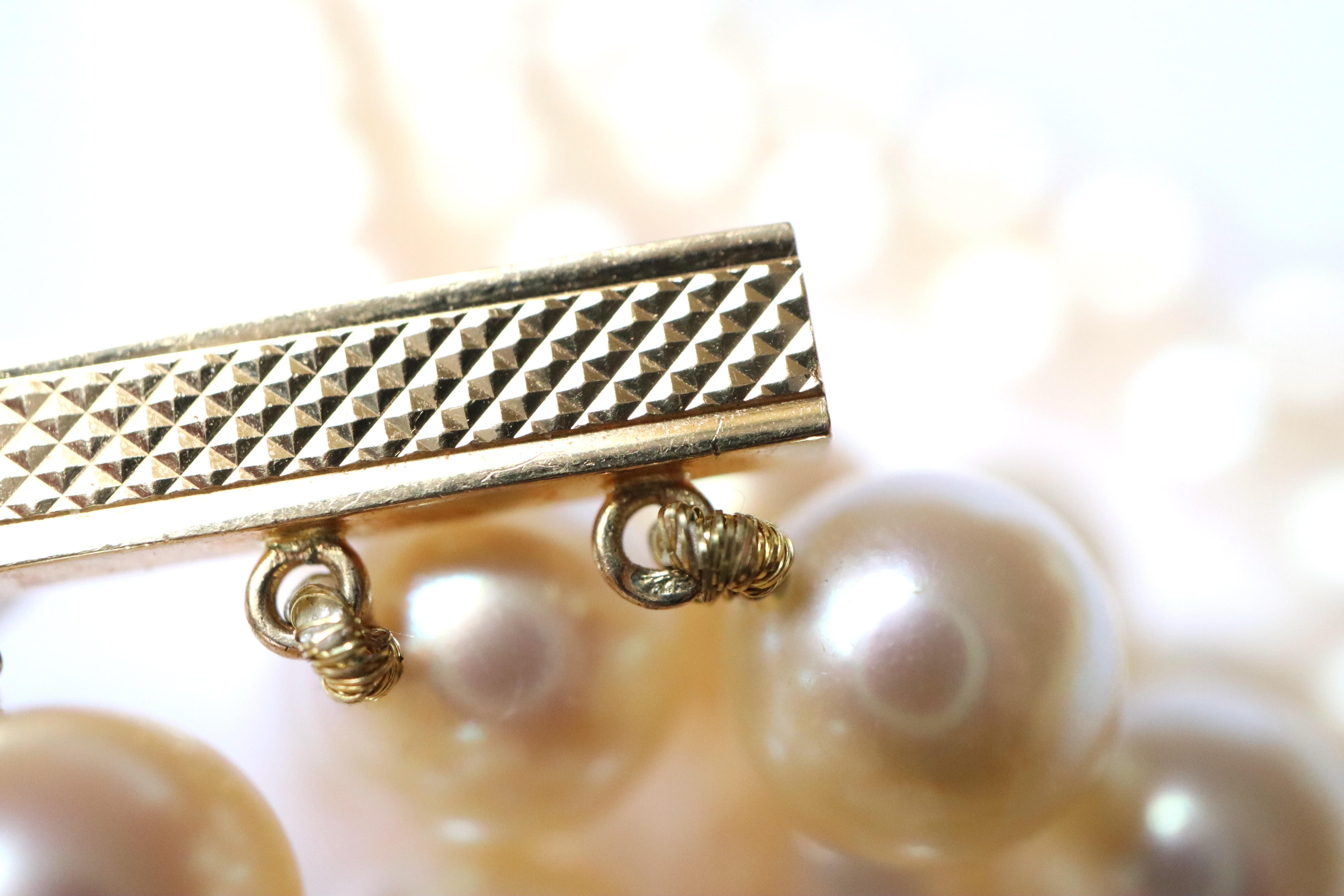 Collana 4 file di perle e oro giallo 18 carati, diamanti 1960 in vendita 3