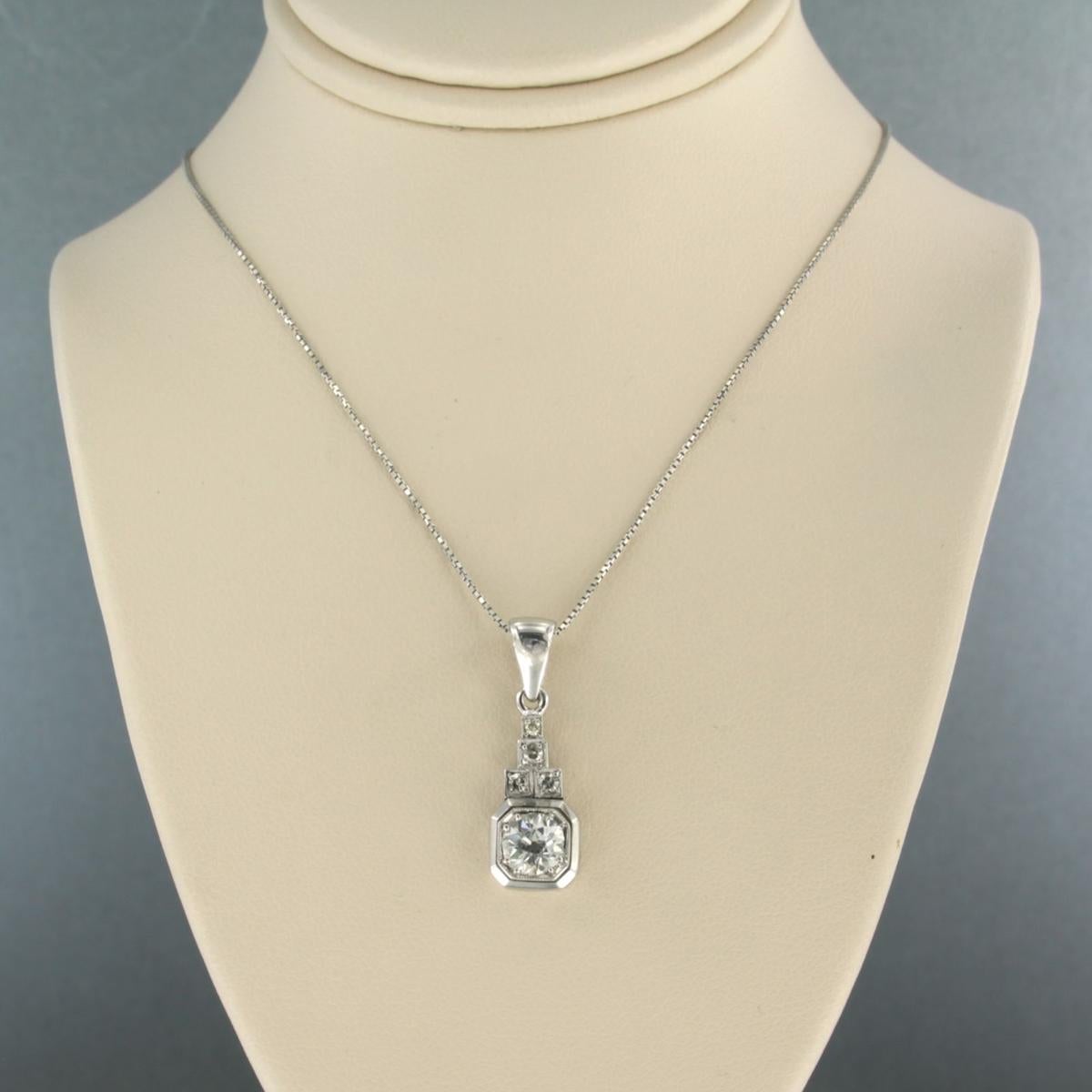 18k white gold necklace with pendant set with old European cut diamonds and single cut diamonds up to. 0.75ct - F/G - VS/SI - 45 cm long

detailed description:

the necklace is 45 cm long and 0.8 mm wide

the pendant is 2.4 cm long by 8.3 mm