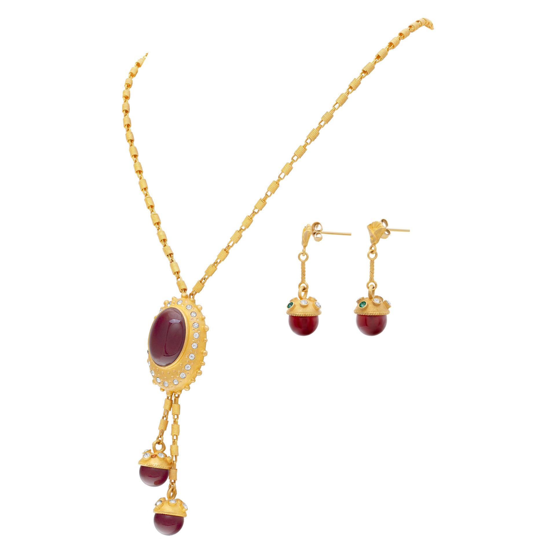 ESTIMATED RETAIL: $6,900 YOUR PRICE: $5,940 

Elegant necklace and earrings set in 18k gold with cabochon Carnelian and approximately 1.25 carats in single & full-cut diamonds and emerald accents.

Diamonds are white and eye-clean.

 Necklace