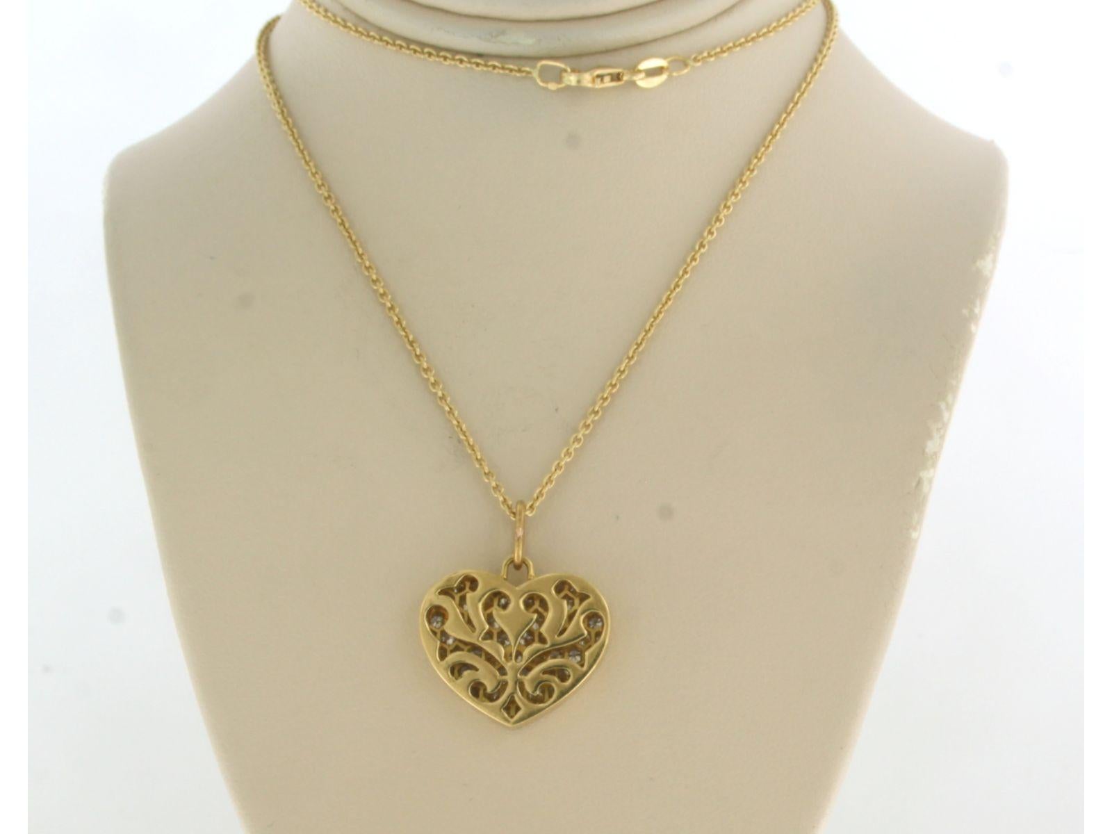 Collier en or jaune 18k avec un pendentif serti de diamants taille brillant 1.50ct - F/G - VS - 45 cm de long

description détaillée

Le collier mesure 45 cm de long et 1,0 mm de large.

le pendentif mesure 1,8 cm de haut et 1,9 cm de large

poids
