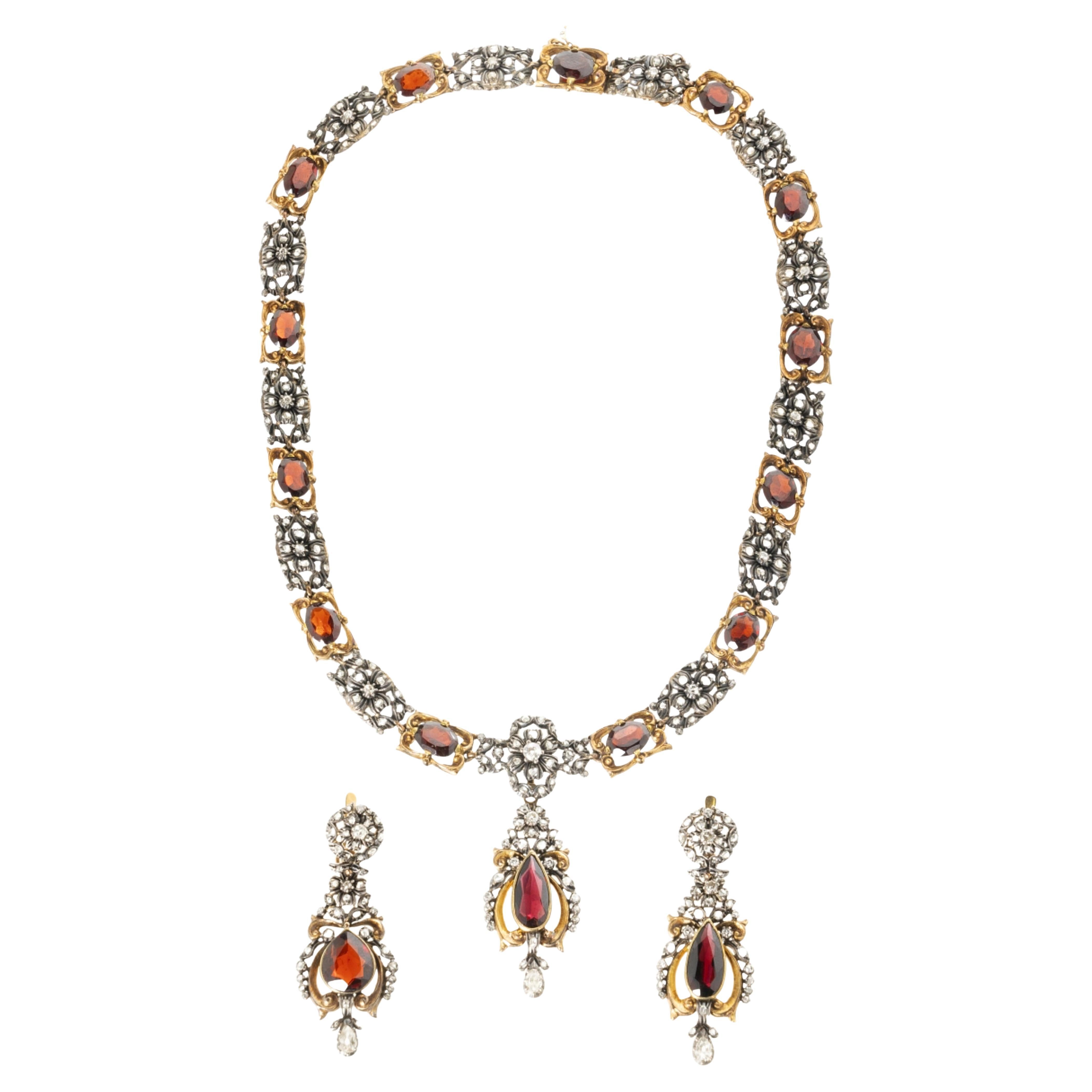 NECKLACE AND PAIR OF GOLD AND DIAMOND EARRINGS 19th Century / began 20th For Sale