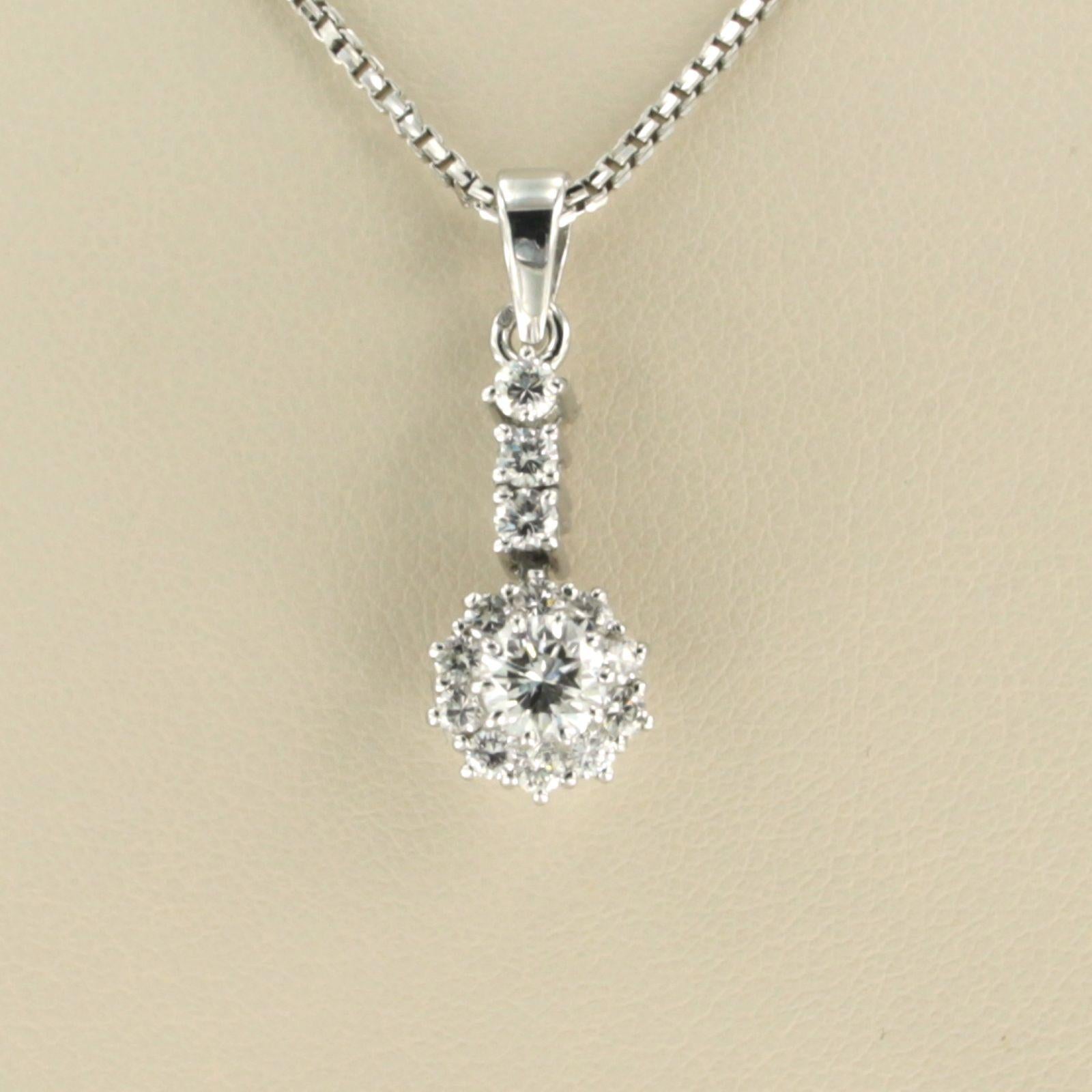 Halskette und Anhänger mit Diamanten aus 14k und 18k Weißgold, besetzt mit Diamanten (Brillantschliff) im Angebot
