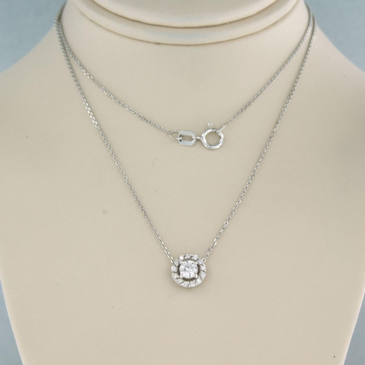 14k white gold necklace with cluster pendant set with brilliant cut diamonds totaling approximately 0.28 ct - F/G - VS/SI - 45 cm

detailed description

the length of the necklace is 45 cm long by 0.7 mm wide

the pendant is 7.4 mm wide

weight 1.8