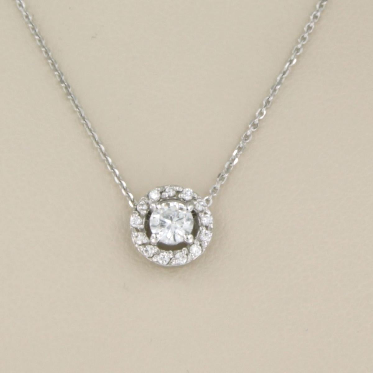 Moderne Collier et pendentif serti de diamants en or blanc 14 carats en vente