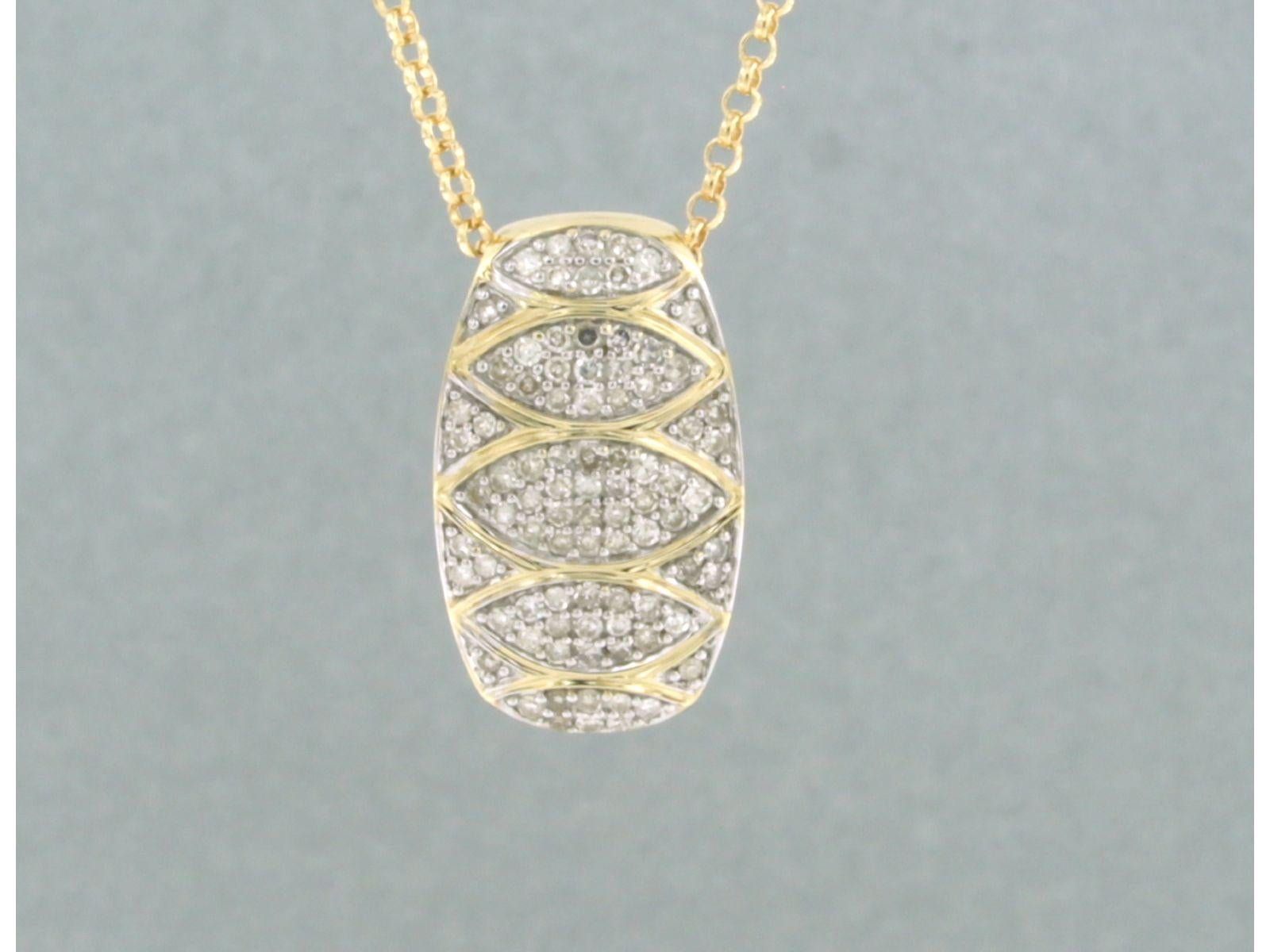 Taille simple Collier et pendentif serti de diamants en or bicolore 18 carats en vente