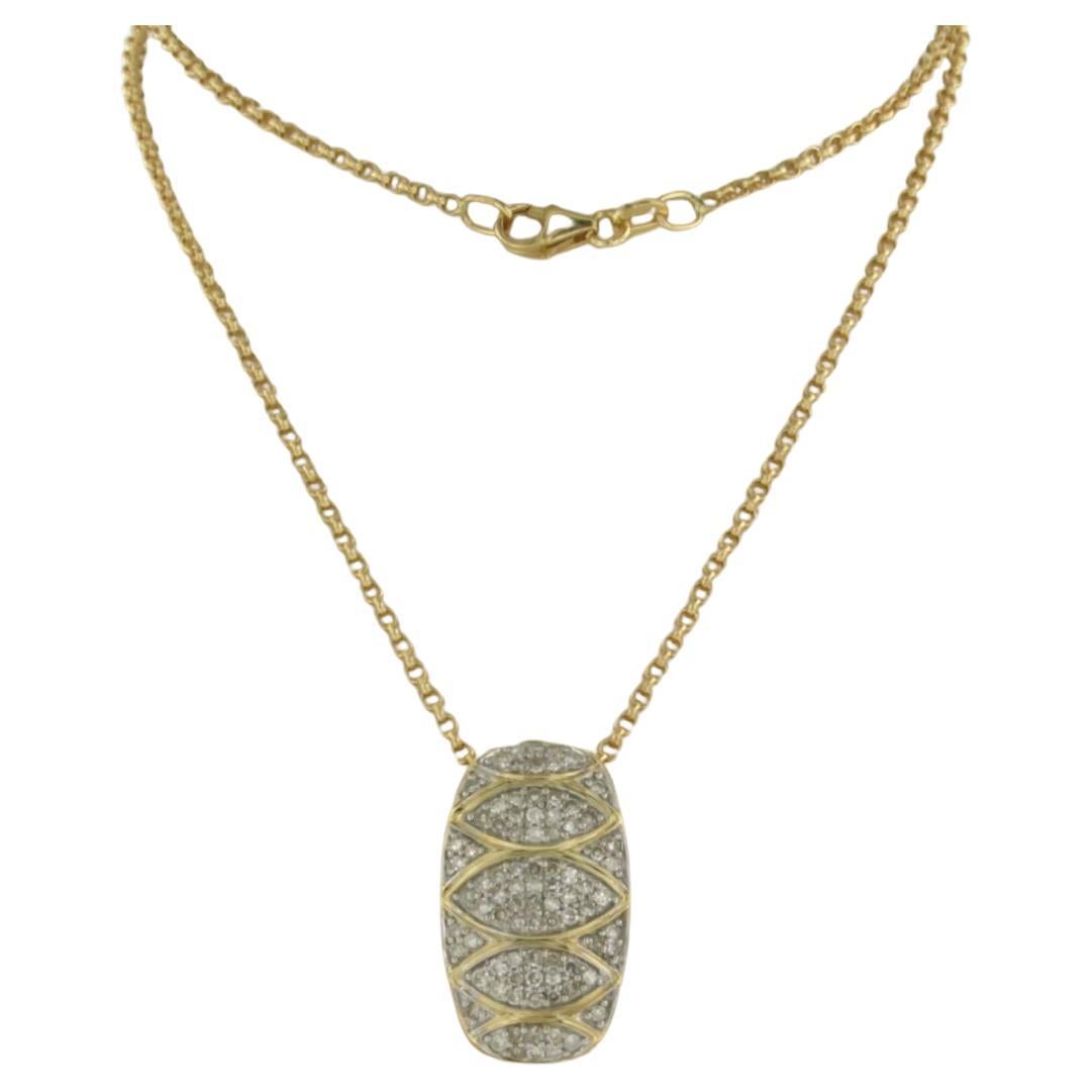 Collier et pendentif serti de diamants en or bicolore 18 carats en vente