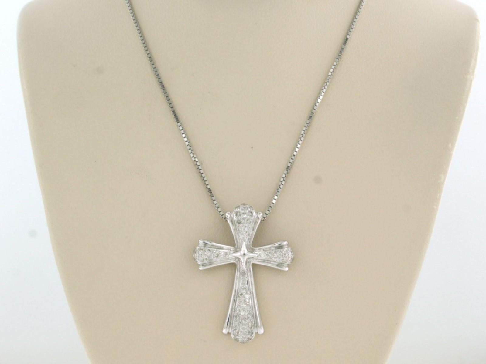18k white gold necklace with a cross pendant set with brilliant cut diamonds. 0.50ct - F/G - piq. - 42 cm long

detailed description:

necklace is 42 cm long and 0.8 mm wide

size of the pendant is approximately 2.7 cm long by 2.0 cm wide

total