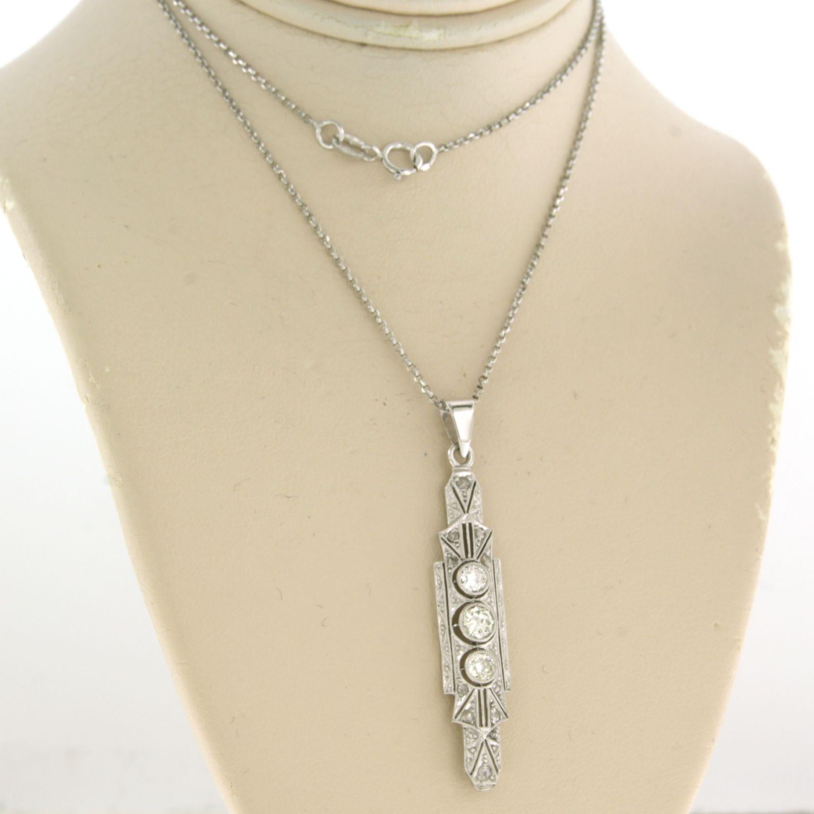 18k white gold necklace with pendant set with old mine cut and rose cut diamonds total approx.  0.50ct - F/G - SI/P - 42cm

Detailed description

the length of the necklace is 42 cm long by 0.7 mm wide

Dimensions of the pendant are 3.9 cm high by 8