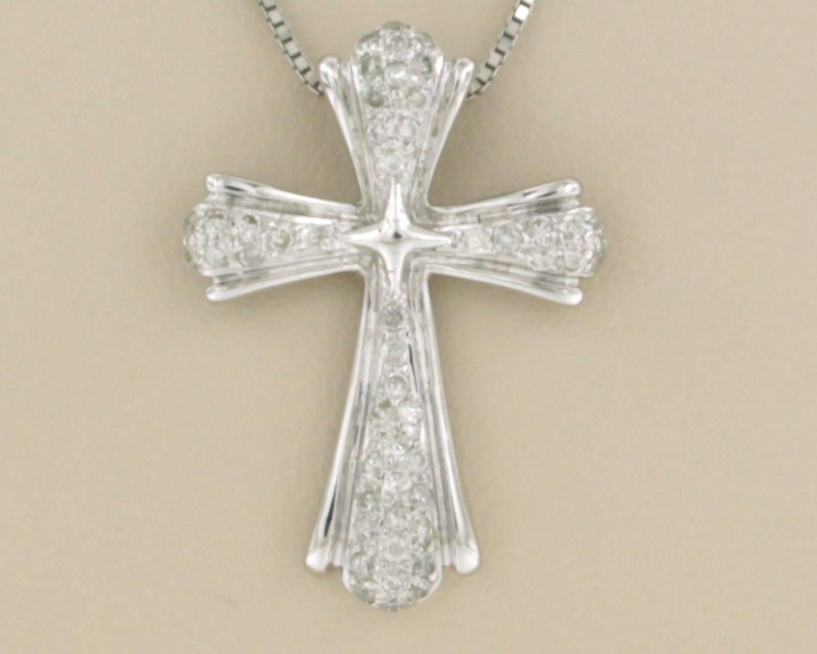 Brilliant Cut Necklace and pendant set with diamonds 18k white gold For Sale