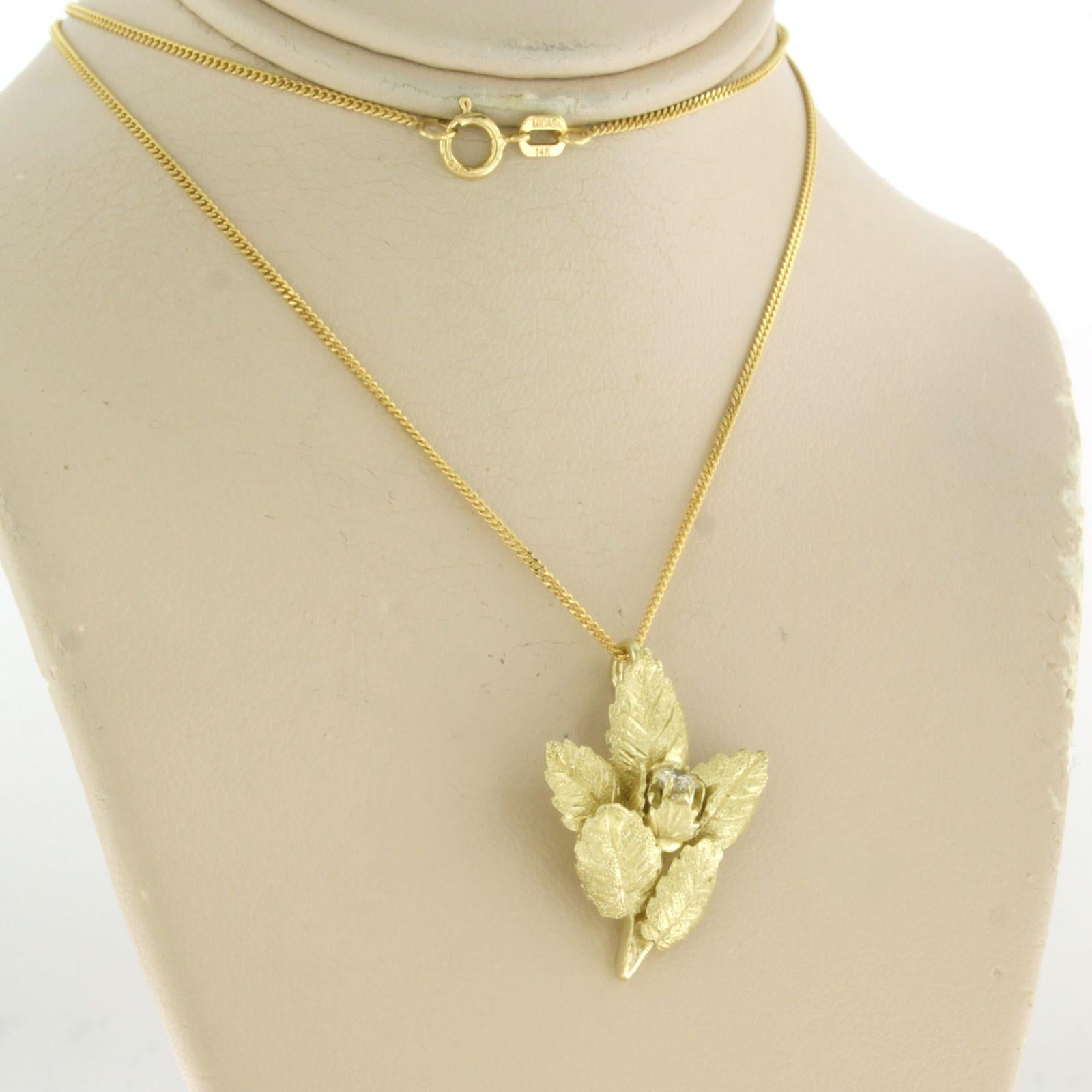 14k yellow gold necklace with flower pendant set with a brilliant cut diamond 0.20ct - F/G - VS/SI - 45cm long

Detailed description

the length of the necklace is 45 cm long by 0.7 mm wide

the pendant is 2.5 cm high and 2.0 cm wide

total weight: