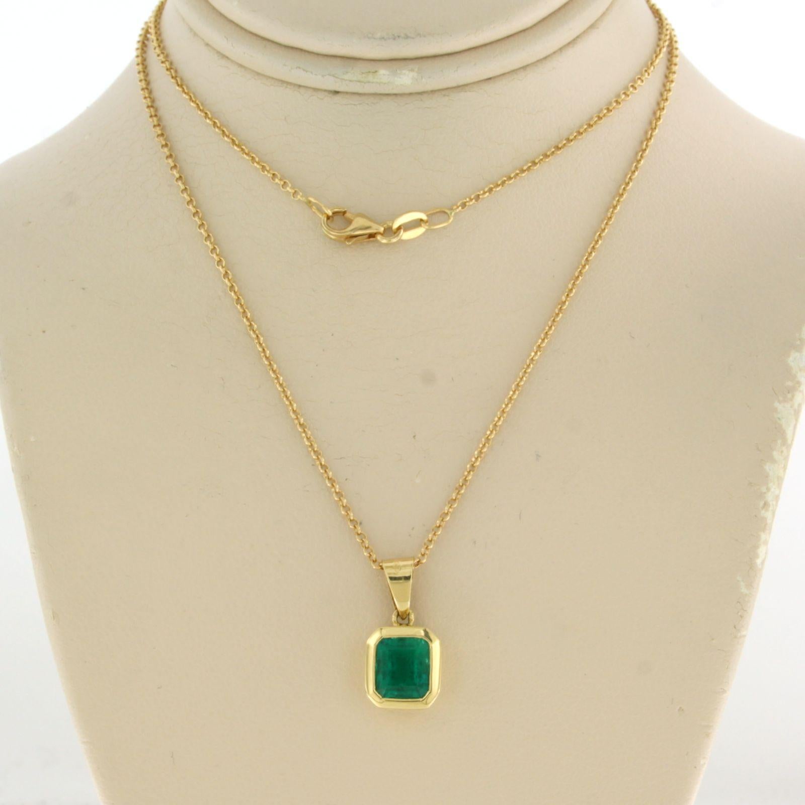 18k yellow gold necklace with pendant set with emerald 0.85 ct - 45cm long

Detailed description

the length of the necklace is 45 cm long by 0.7 mm wide
 
the pendant is 1.5 cm high and 8.0 mm wide

total weight: 4.1 grams

occupied with:

- 1 x