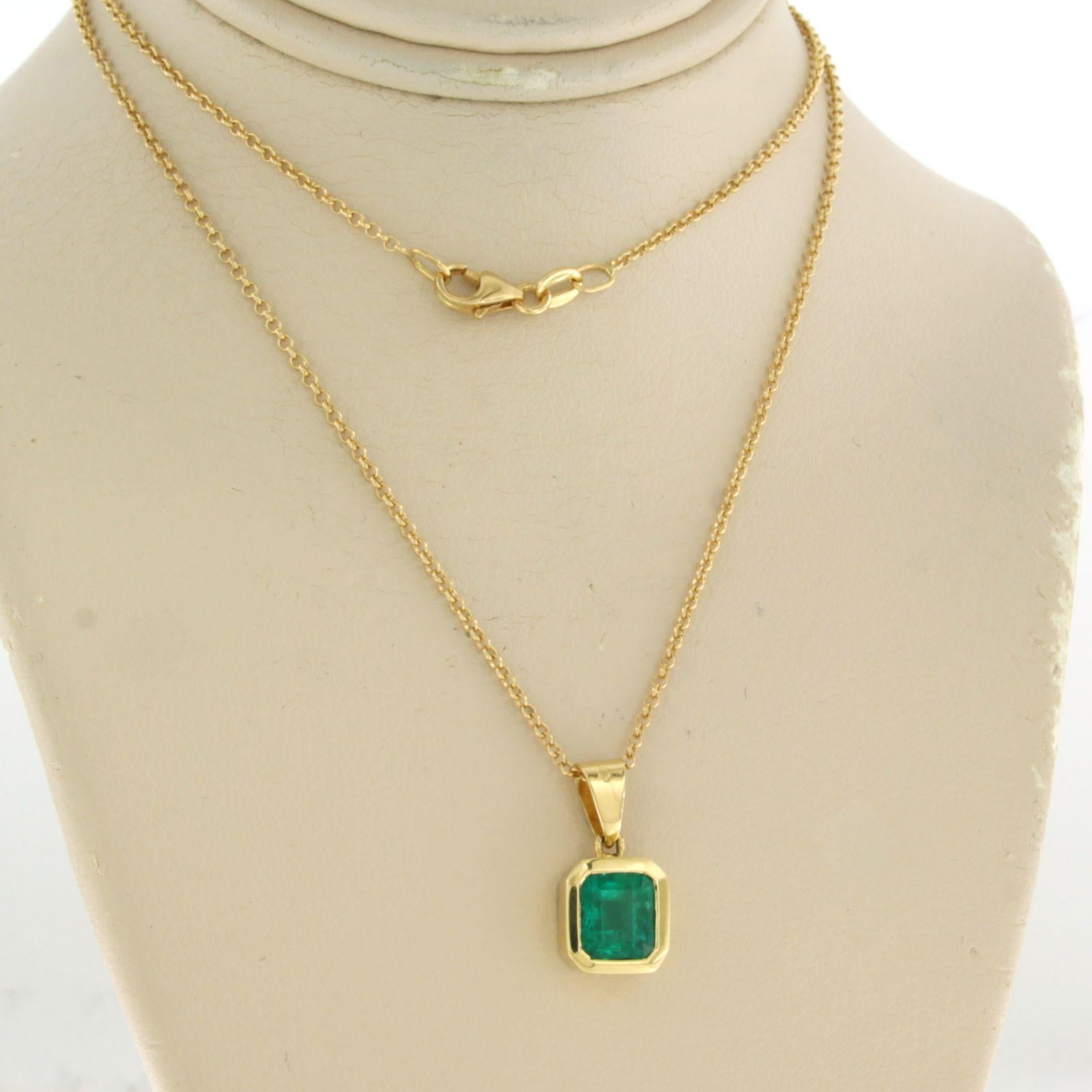 Modern Necklace and pendant set with emerald 18k yellow gold For Sale