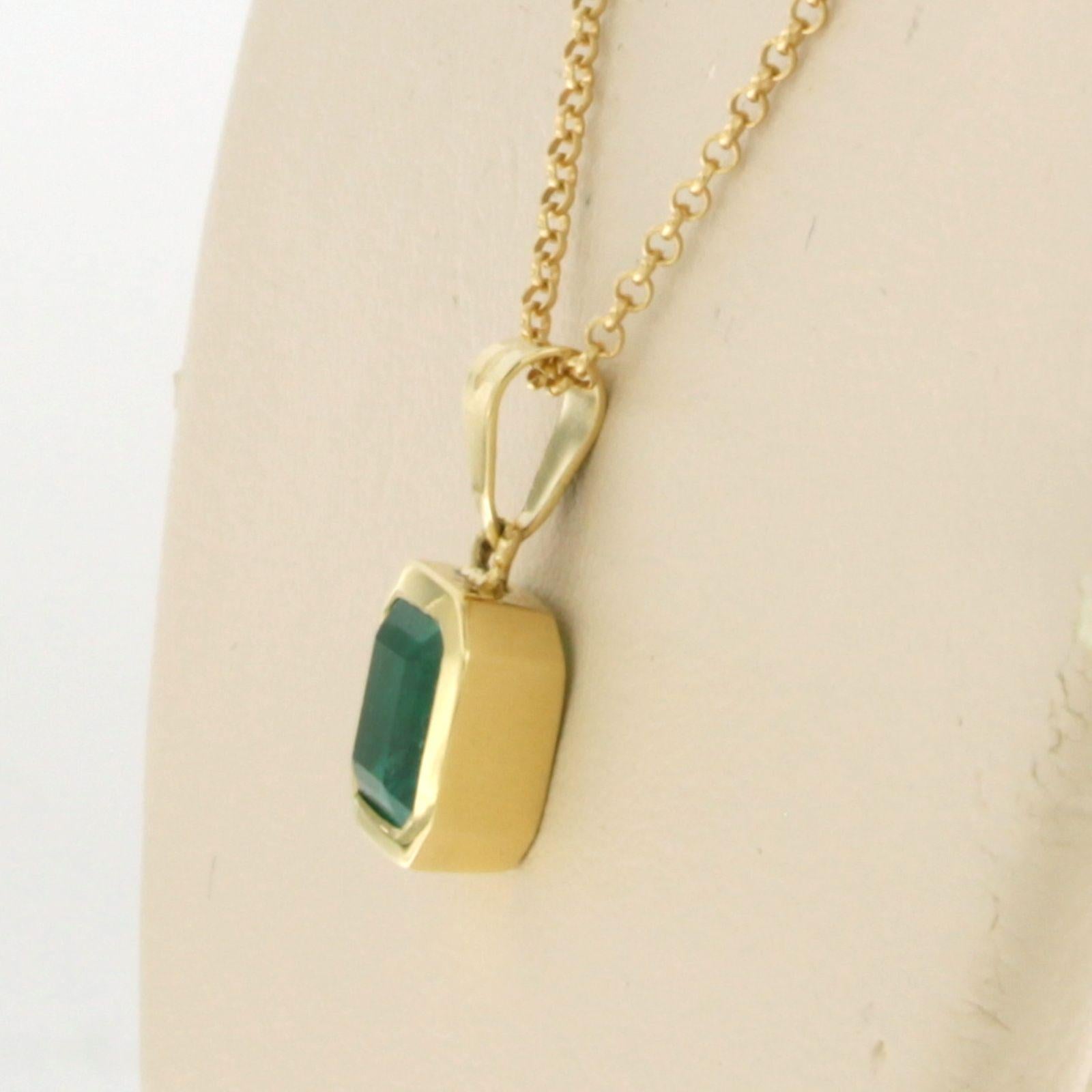 Necklace and pendant set with emerald 18k yellow gold In New Condition For Sale In The Hague, ZH