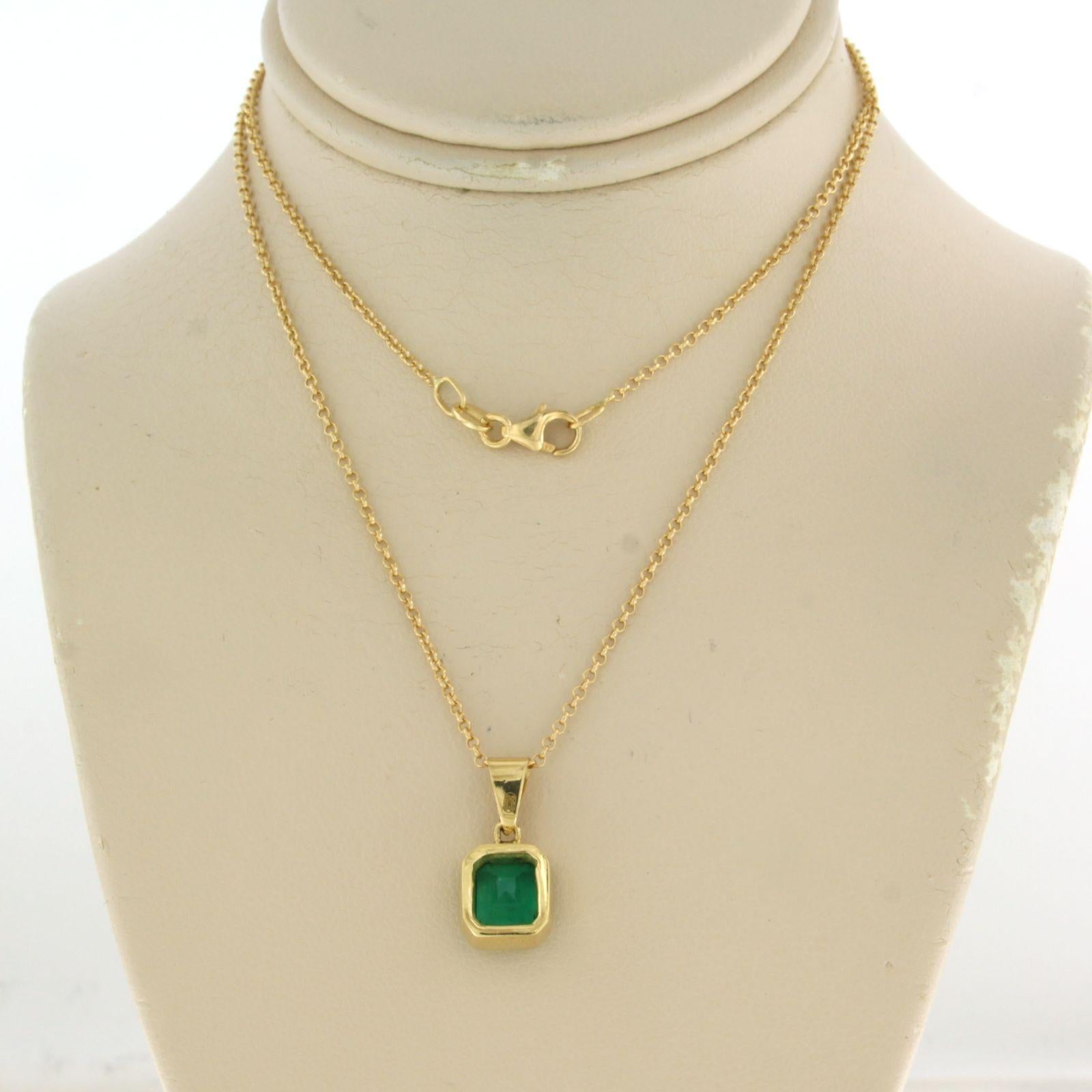 Women's Necklace and pendant set with emerald 18k yellow gold For Sale