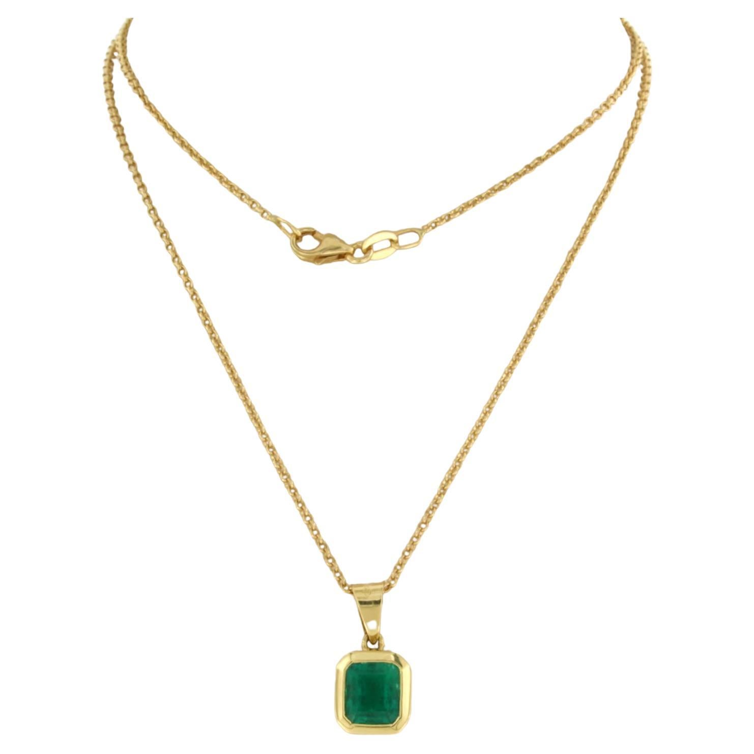 Necklace and pendant set with emerald 18k yellow gold For Sale