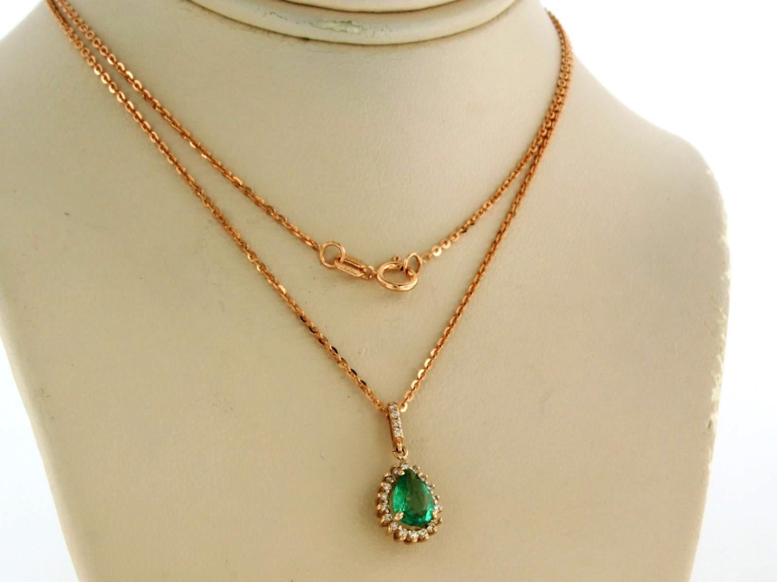 Necklace and pendant set with emerald and diamond 14k pink gold 45 cm long In New Condition For Sale In The Hague, ZH
