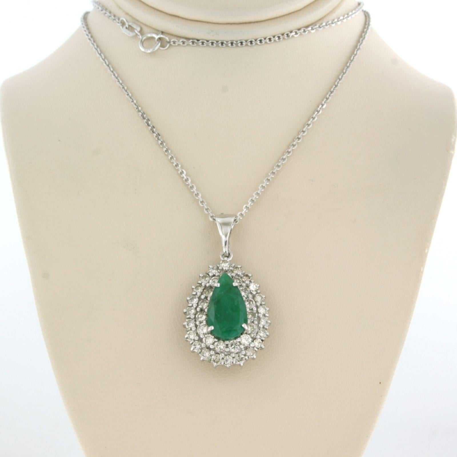 14k white gold necklace with pendant set with emerald and brilliant cut diamond. 1.20ct - G/H - VS/SI - 45 cm long

detailed description:

the length of the necklace is 45 cm long by 1.5 mm wide

the size of the pendant is 3.3 cm by 1.7 cm