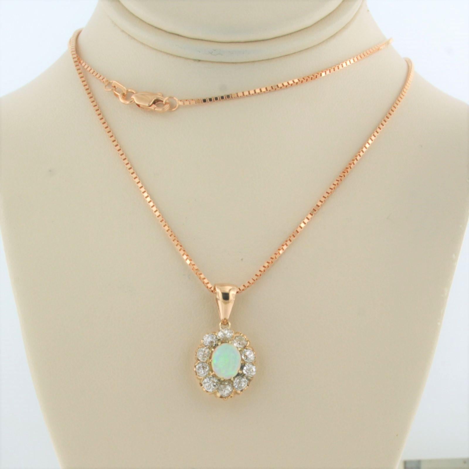 14k pink gold necklace with a cluster pendant set with an opal in the center and arround it old mine cut diamonds. 1.00ct - G/H - SI - 50 cm long

detailed description:

The necklace is 50 cm long and 1.0 mm wide, the necklace is new

the pendant is