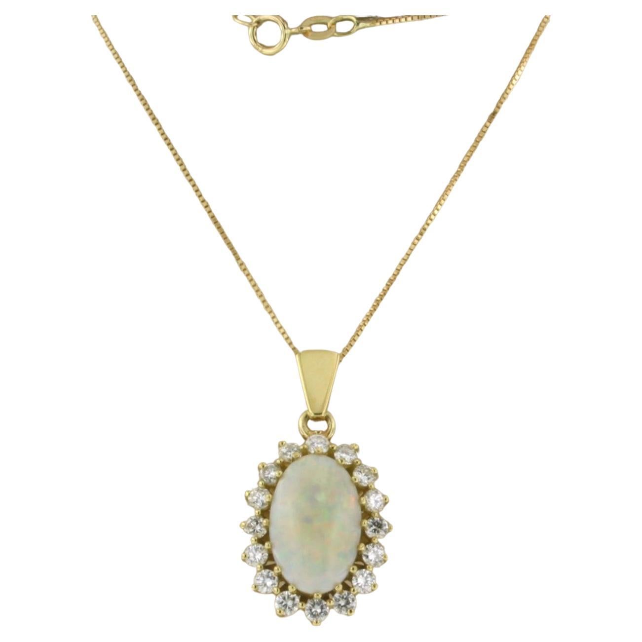 Necklace and pendant set with opald and diamonds 18k yellow gold