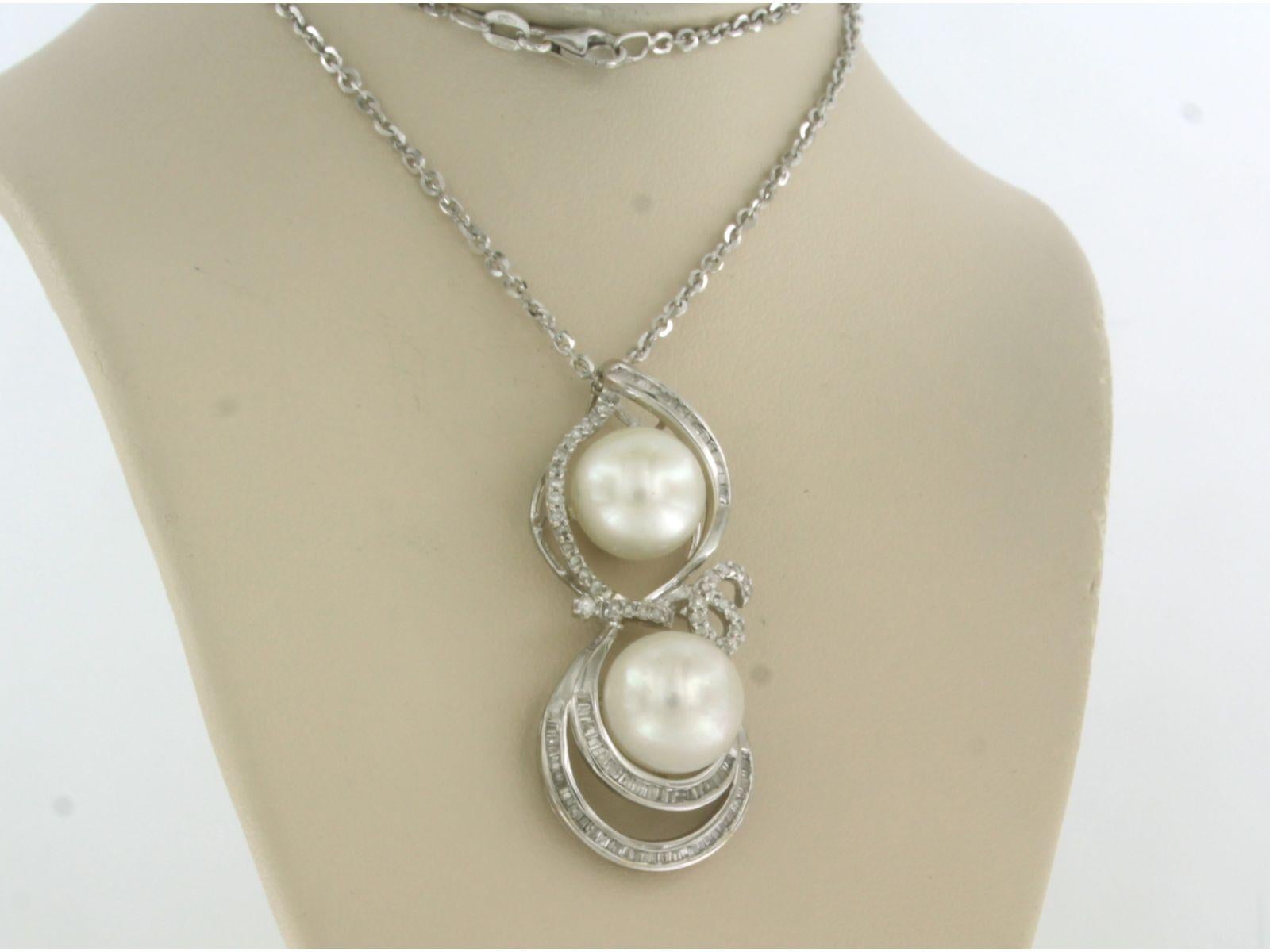 Modern Necklace and pendant set with pearl and diamonds 18k white gold For Sale