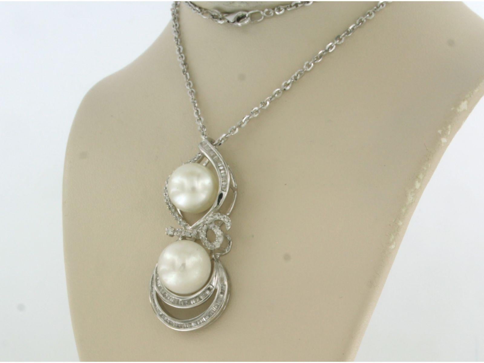 Necklace and pendant set with pearl and diamonds 18k white gold In Good Condition For Sale In The Hague, ZH