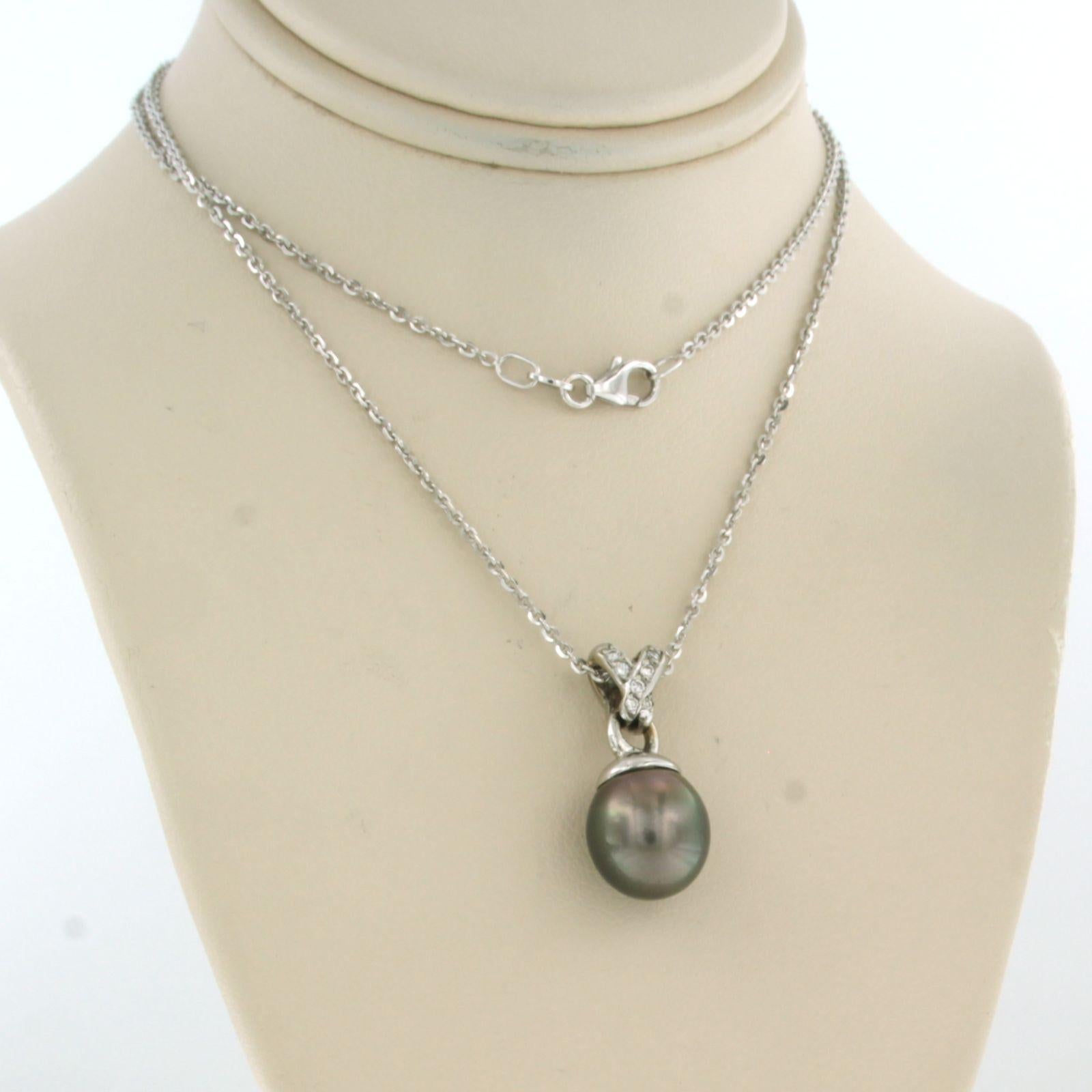 Modern Necklace and pendant set wuth Tahiti pearl and diamonds 18k white gold For Sale