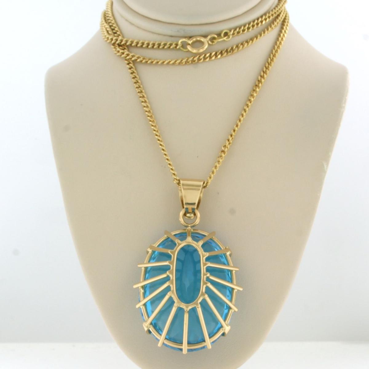 18k yellow gold necklace with pendant set with blue topaz. Approx. 100.0ct - 62 cm long

detailed description:

the length of the necklace is 62 cm long by 2.5 mm wide

the size of the pendant is 5.2 cm by 3.2 cm wide

Total weight 55.4 grams

set