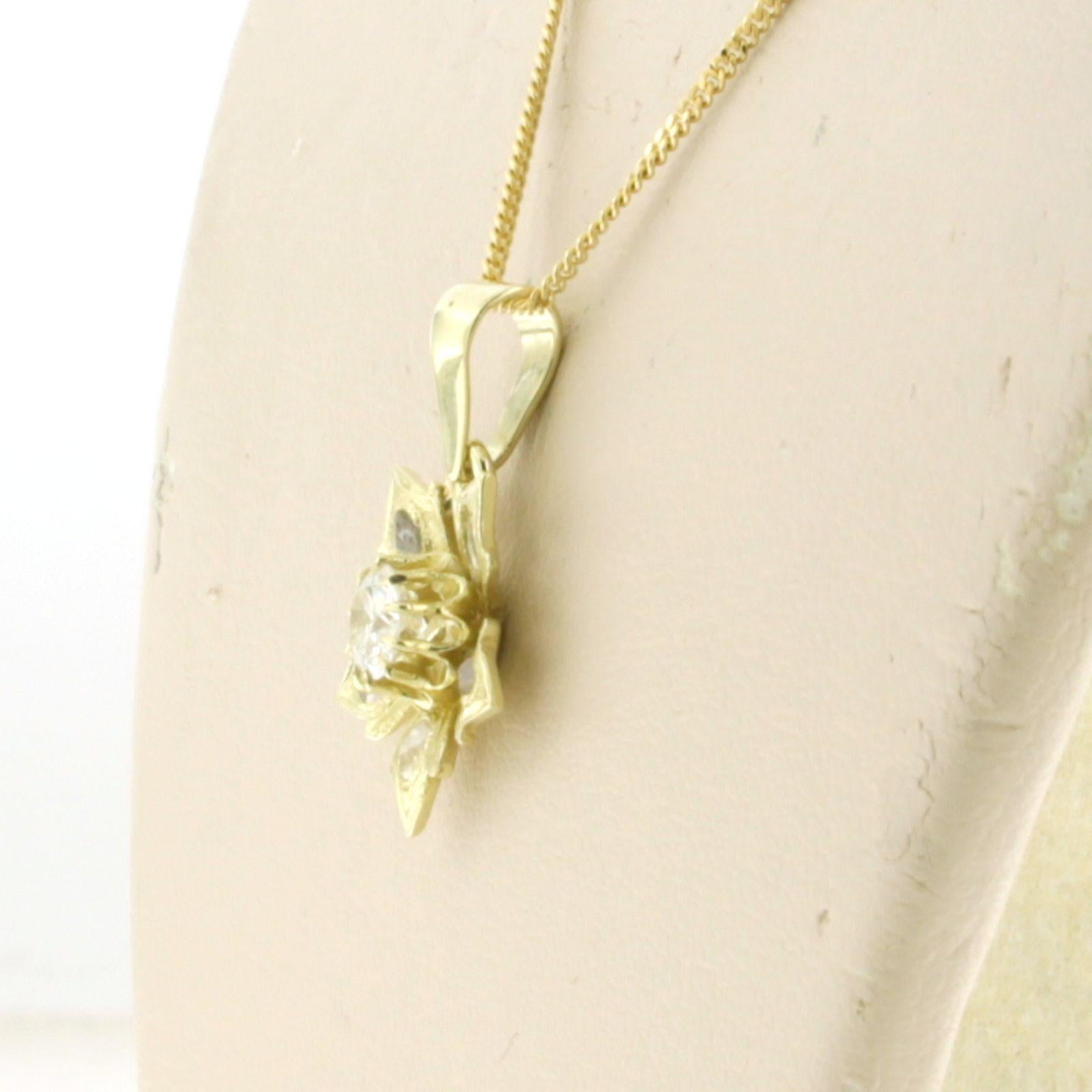 Collana e pendente con diamanti taglio brillante e rosa fino a 0,50ct in oro 14k In condizioni ottime in vendita a The Hague, ZH