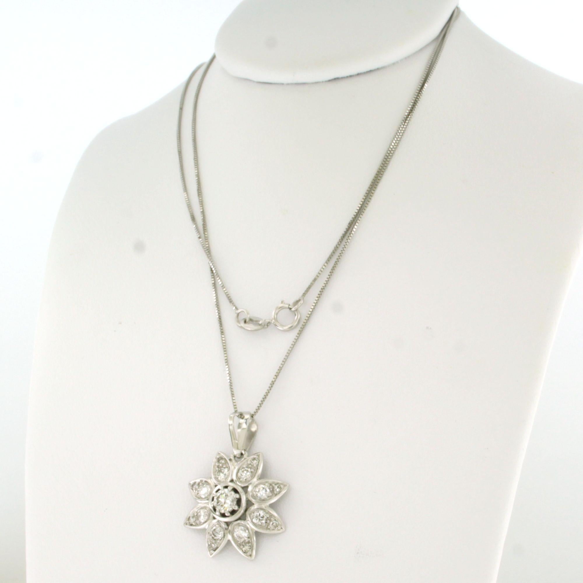 Taille brillant Collier et pendentif avec diamant brillant et taille unique jusqu'à 0,76ct or 18k en vente