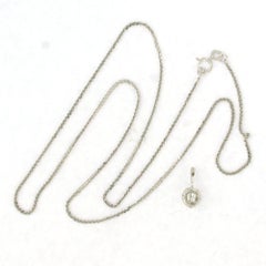 Halskette und Anhänger mit einem Diamanten im Brillantschliff von bis zu 0,30 Karat, 14-karätiges Gold, 2,1 Gramm