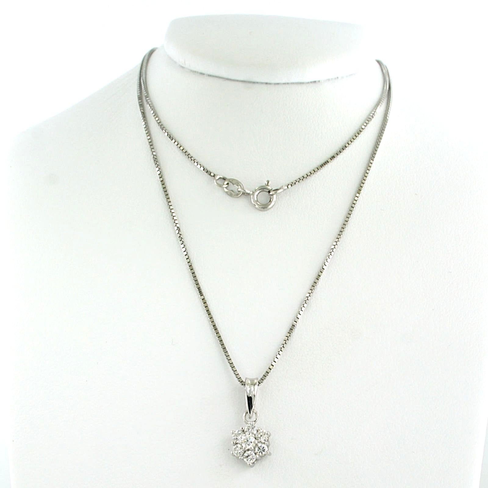 Collana in oro bianco 18k con ciondolo con diamante taglio brillante di circa 0,30ct - F/G - VS/SI - lunga 45cm

Descrizione dettagliata

la lunghezza della collana è di 45 cm di lunghezza per 0,7 mm di larghezza

Il ciondolo è alto 1,6 cm e largo