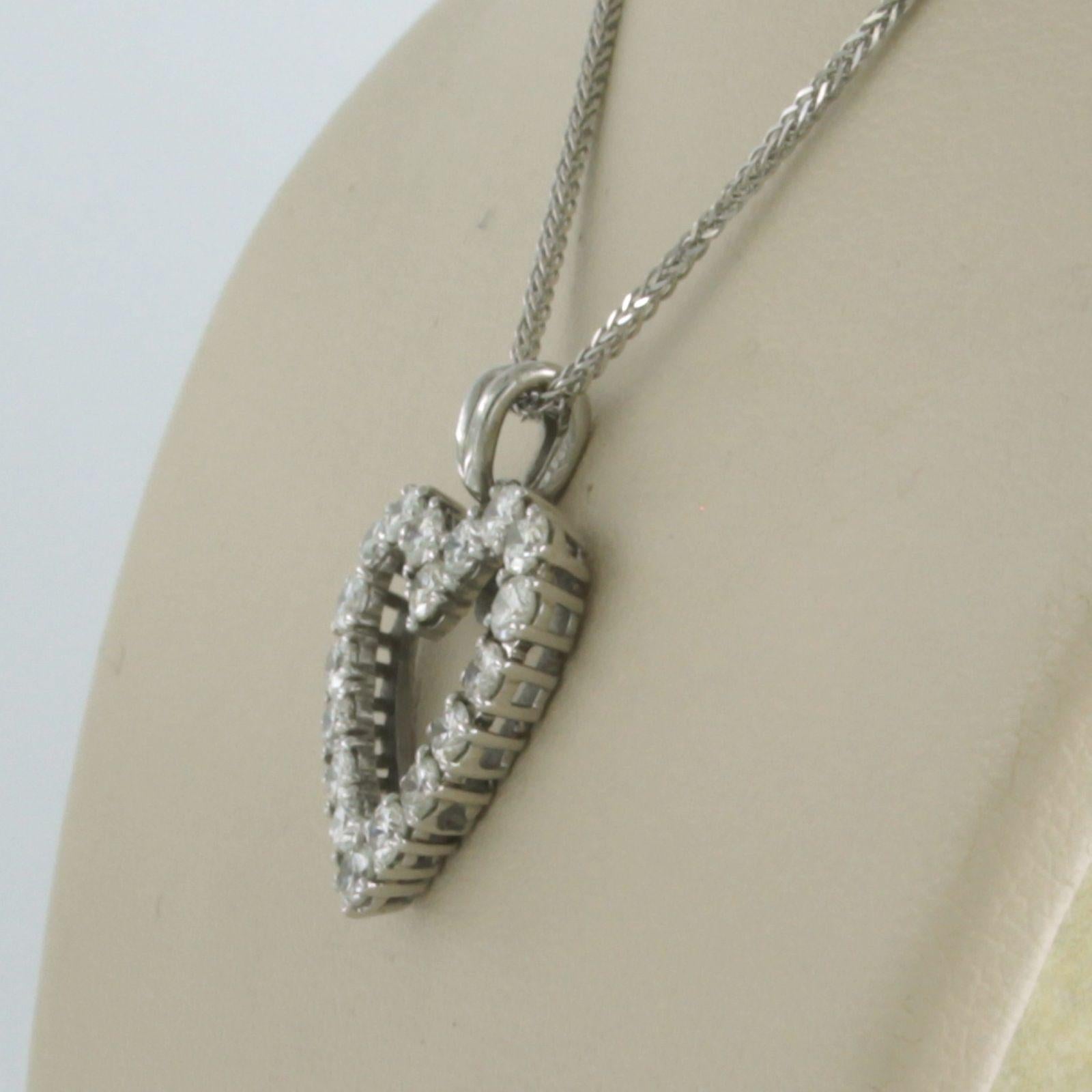 Halskette und Anhänger mit Diamanten im Brillantschliff bis zu 1,00ct 14k Gold 3,3 Gramm (Moderne) im Angebot