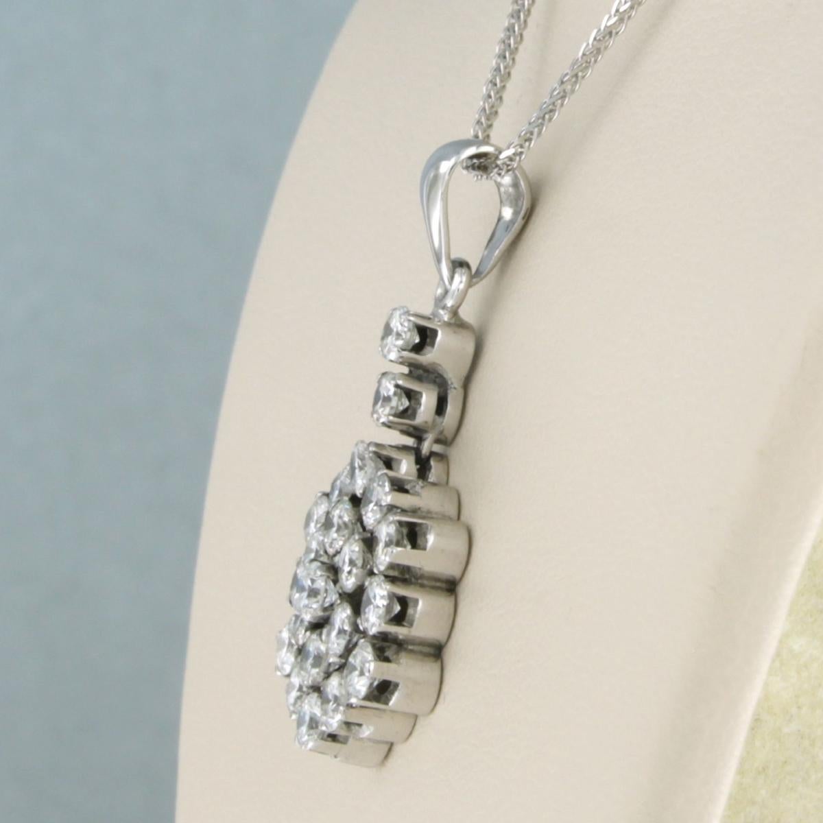 Moderno collana e pendente con diamanti taglio brillante fino a 1,90ct in oro 14k e 18k in vendita