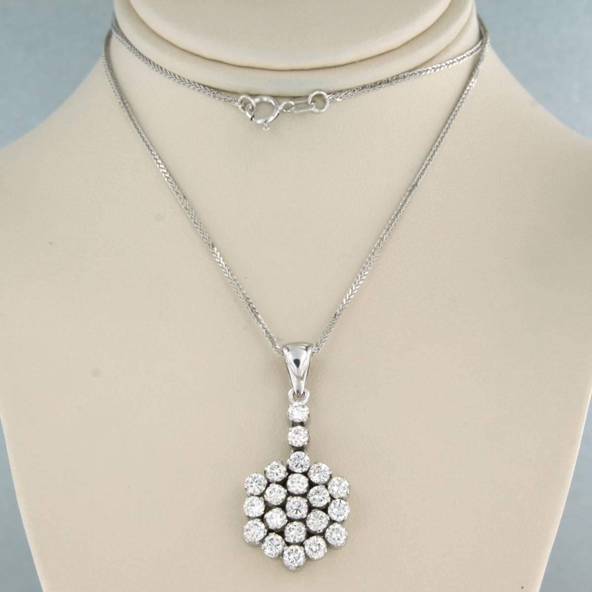 collana e pendente con diamanti taglio brillante fino a 1,90ct in oro 14k e 18k in vendita 1