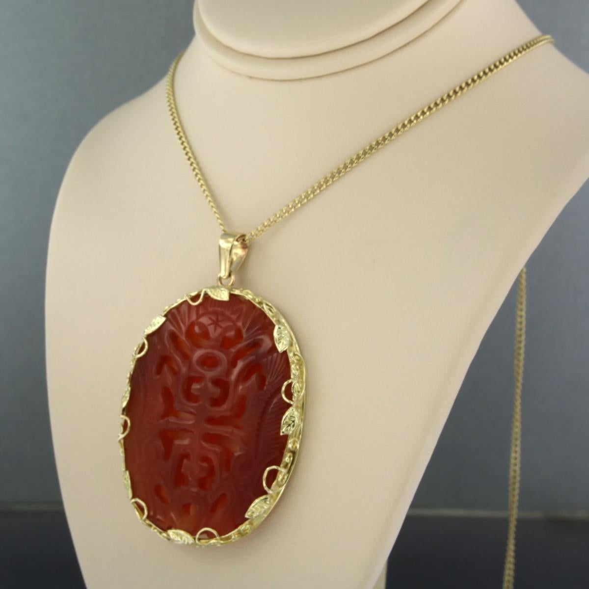 Necklace and pendant with brown jade 14k yellow gold In Good Condition For Sale In The Hague, ZH