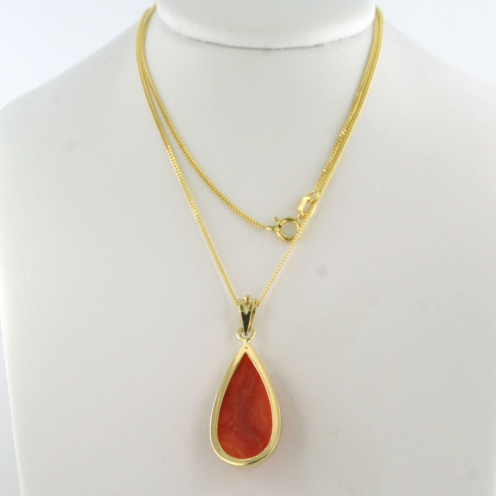 Taille cabochon Collier et pendentif avec corail 5,2 grammes Or jaune 14k en vente